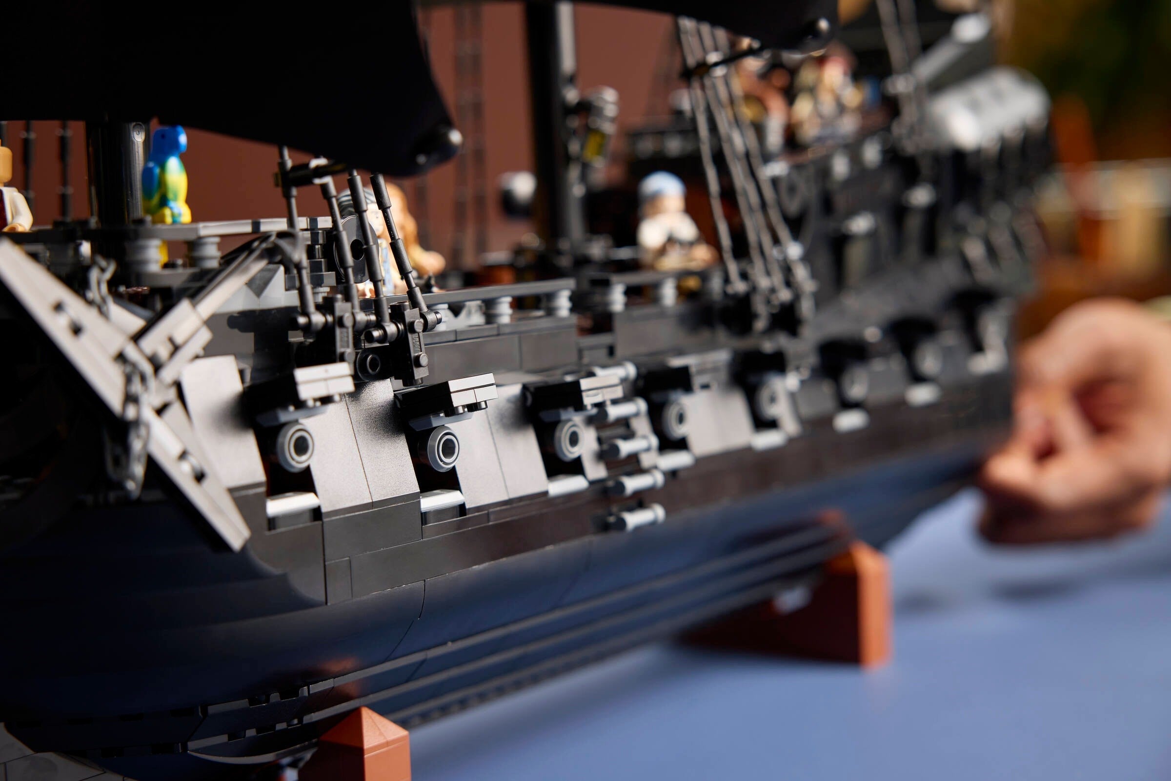 Captain Jack Sparrow's Pirate Ship 10365 | Icons | LEGO – image 8