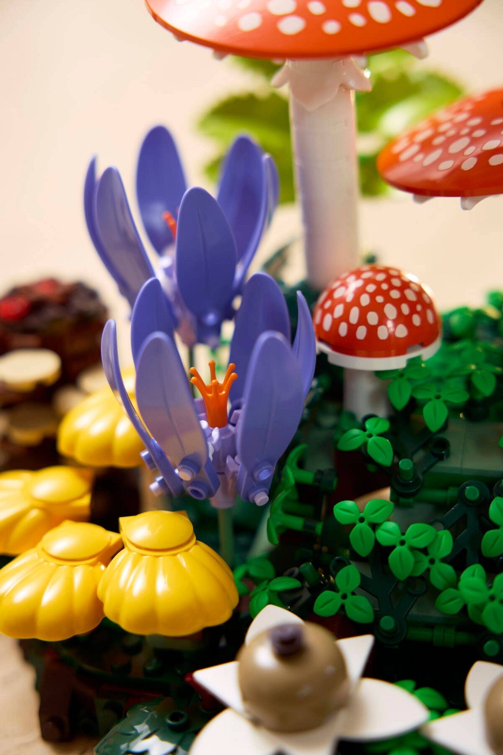 Woodland Mushrooms 11505 | Botanicals | LEGO (image 8)