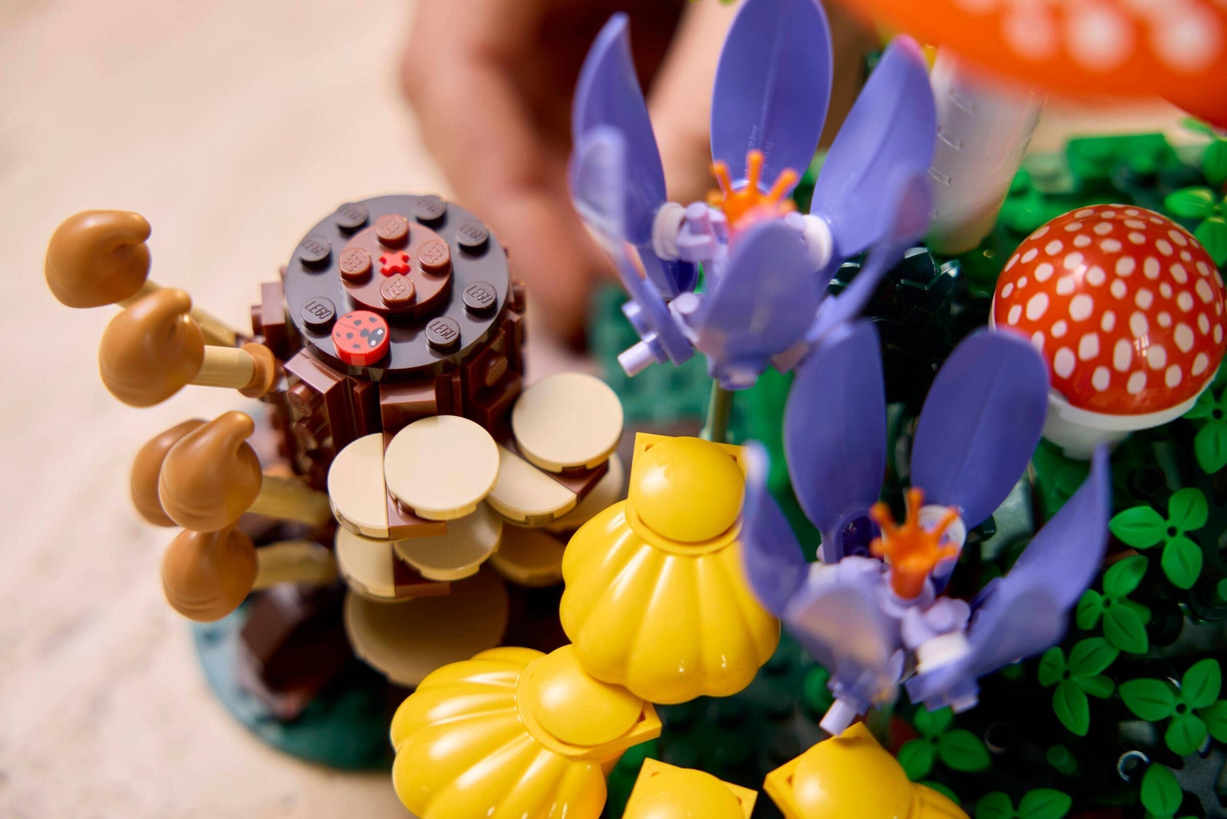 Woodland Mushrooms 11505 | Botanicals | LEGO (image 9)