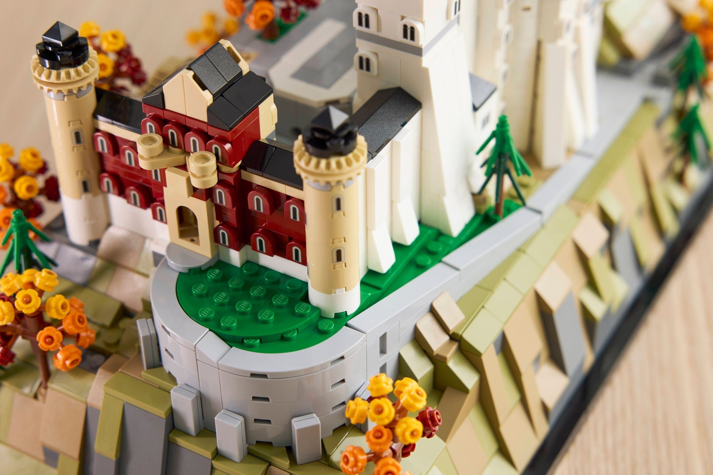Neuschwanstein Castle 21063 | Architecture | LEGO (image 7)