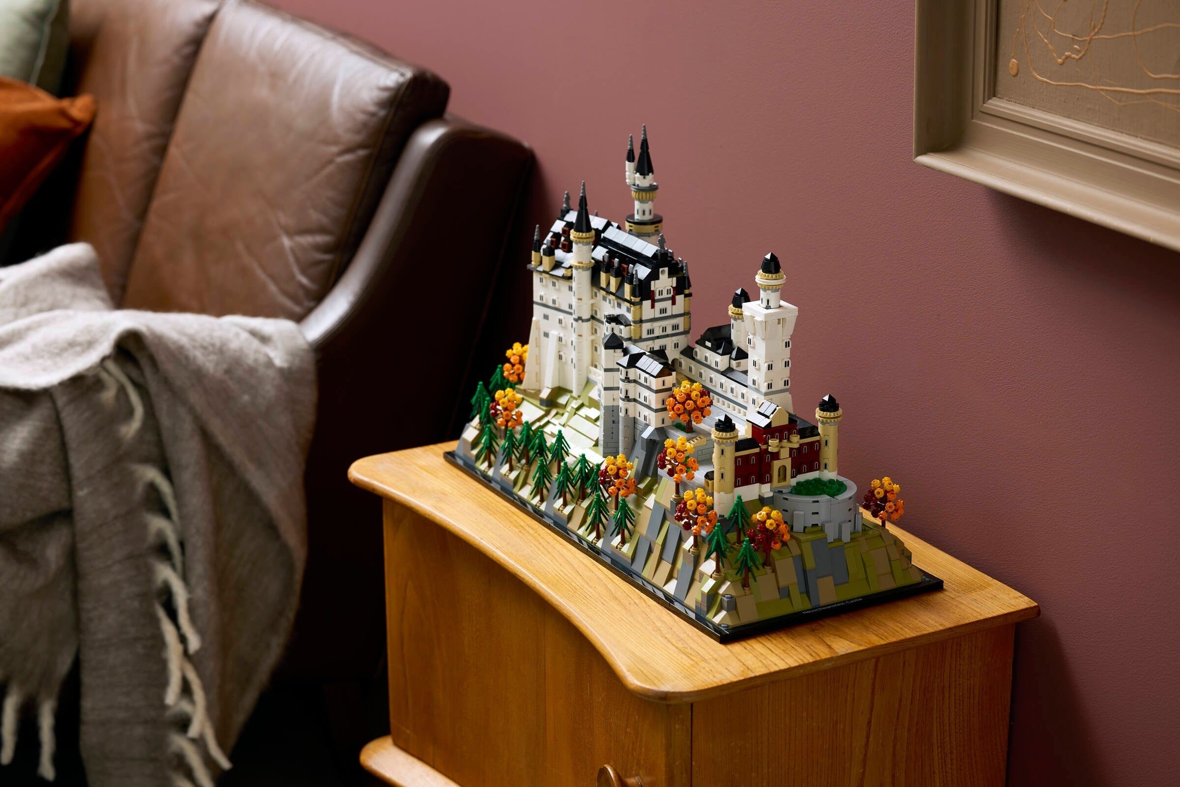 Neuschwanstein Castle 21063 | Architecture | LEGO (image 11)