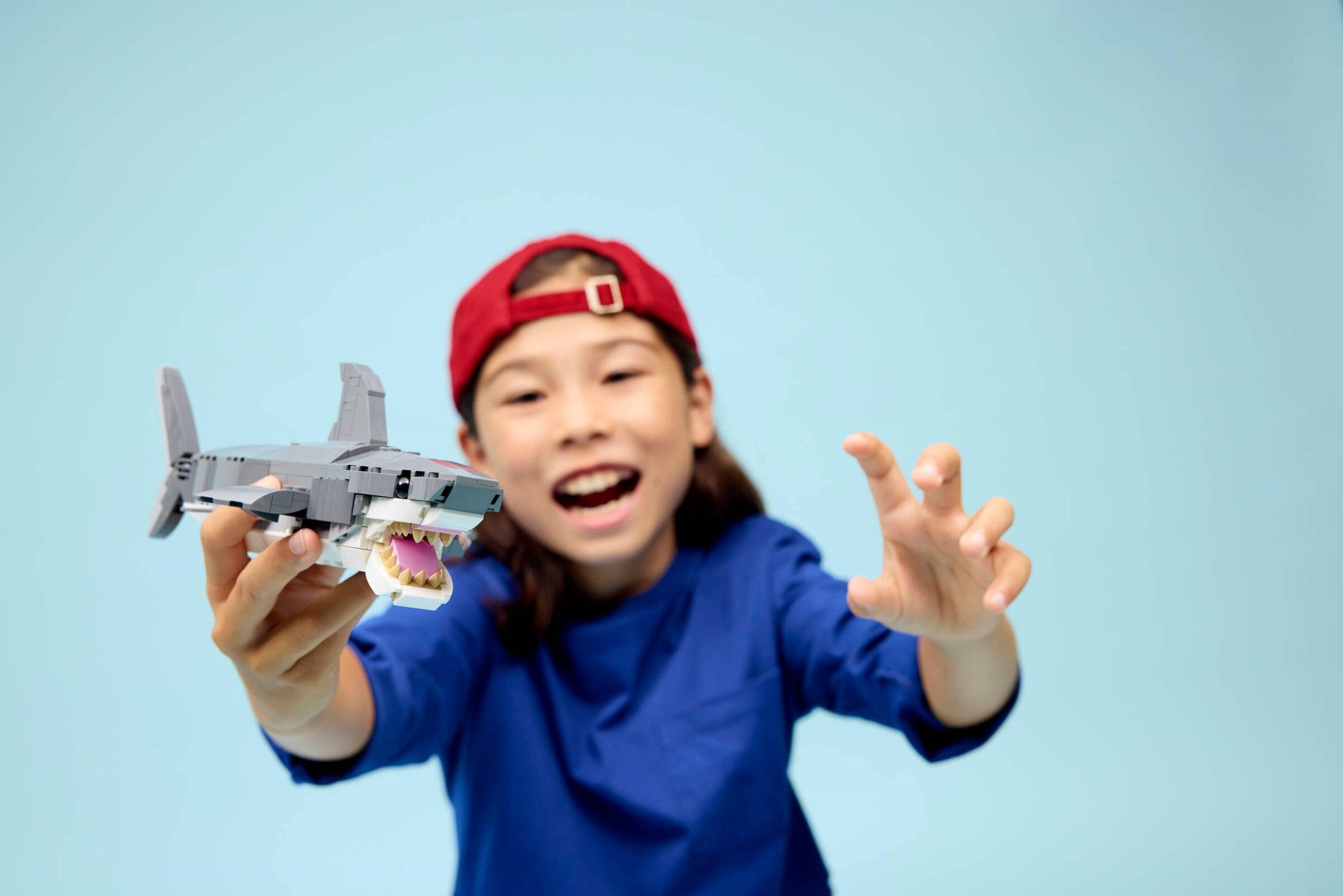 Fierce Shark with a Treasure Chest 31381 | Creator | LEGO (image 5)