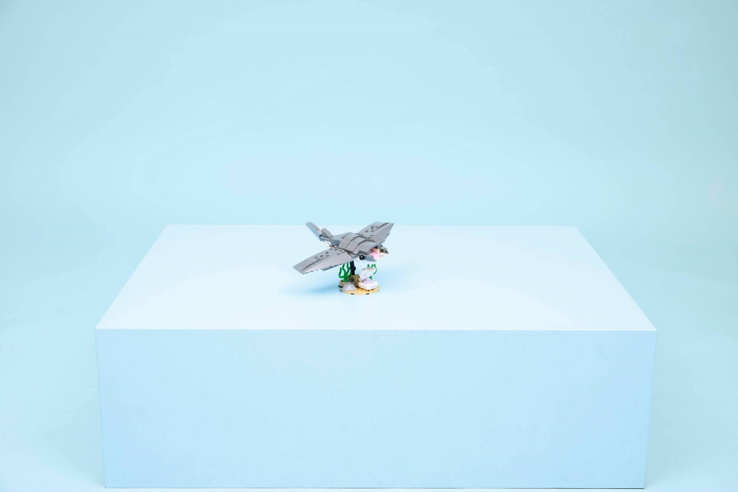 Fierce Shark with a Treasure Chest 31381 | Creator | LEGO (image 7)