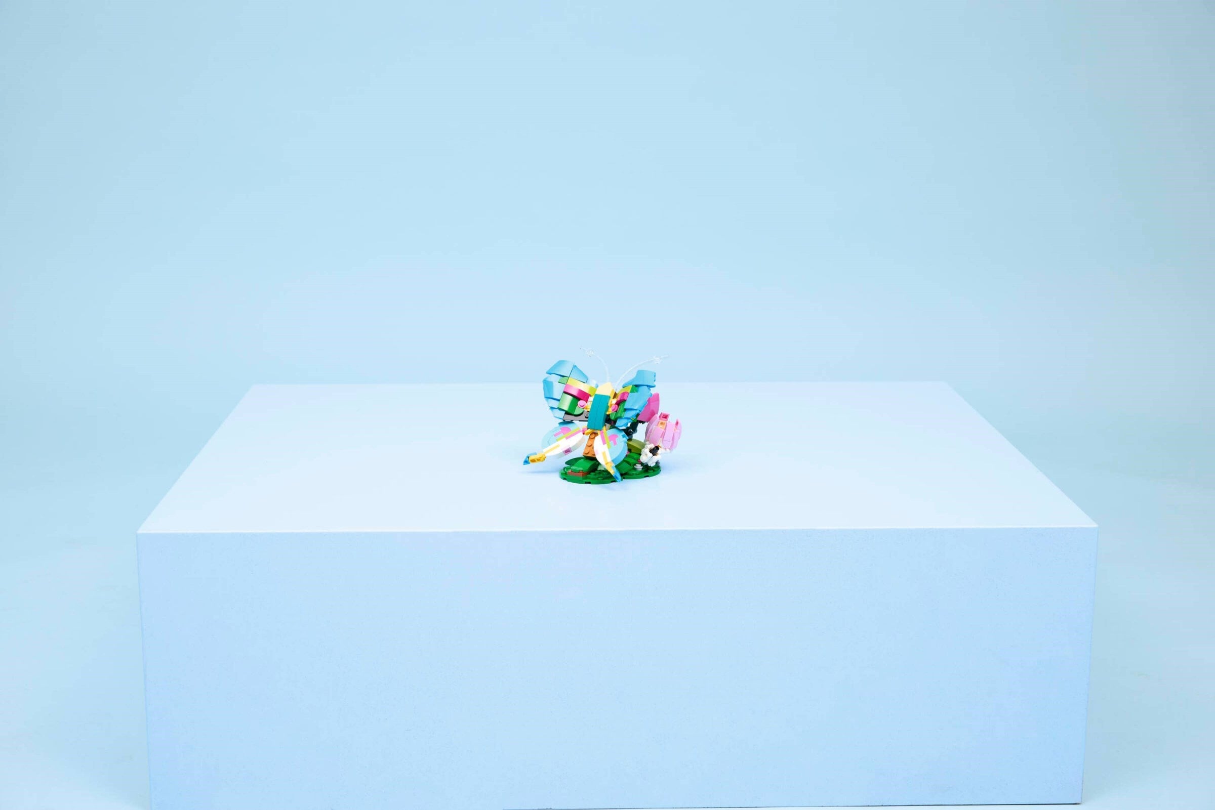 Colourful Hummingbird 31384 | Creator | LEGO (image 9)