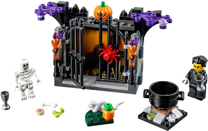 Halloween Haunt 40260 | Seasonal | LEGO