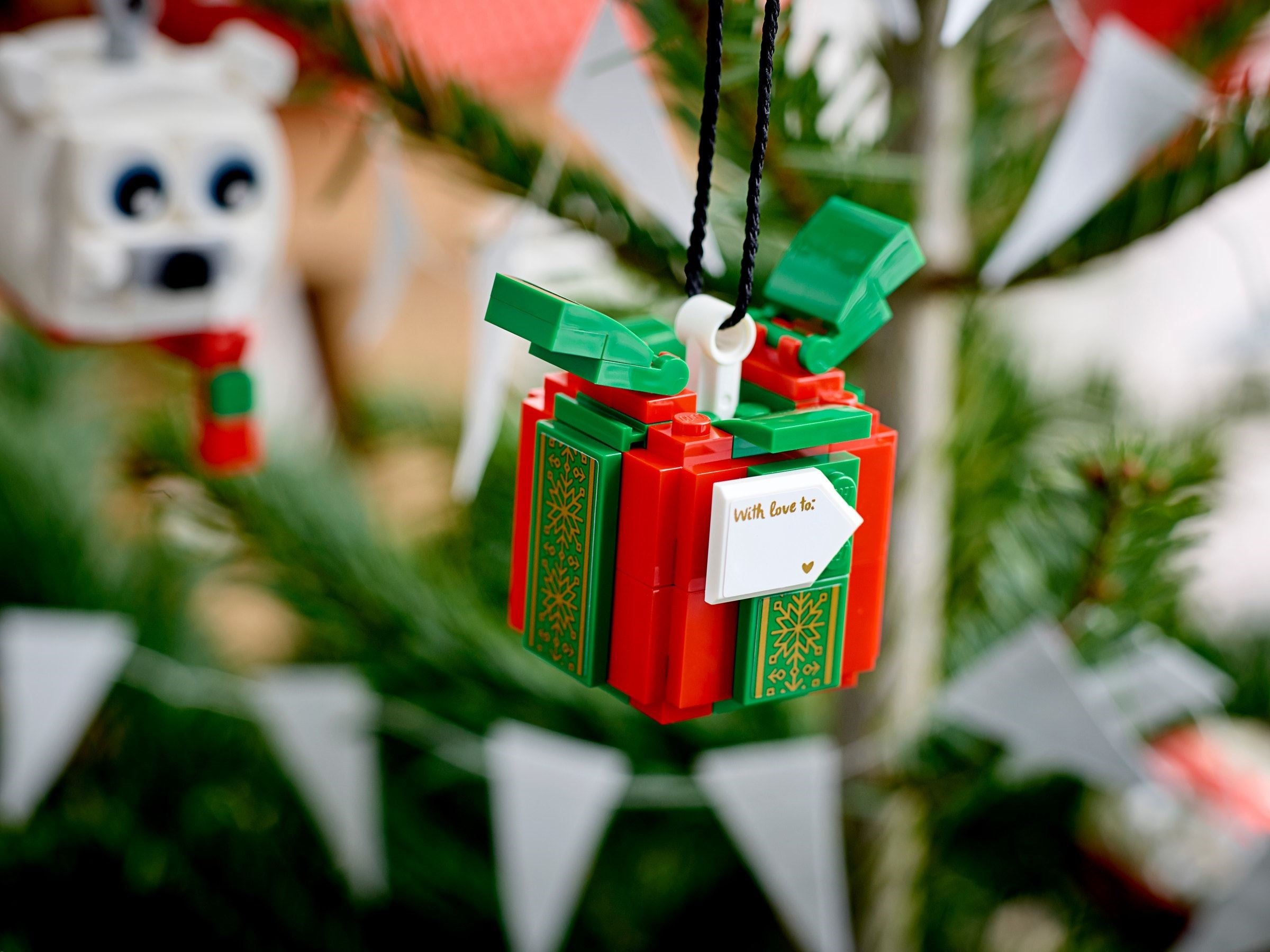 Polar Bear & Gift Pack 40494 | Seasonal | LEGO (image 4)
