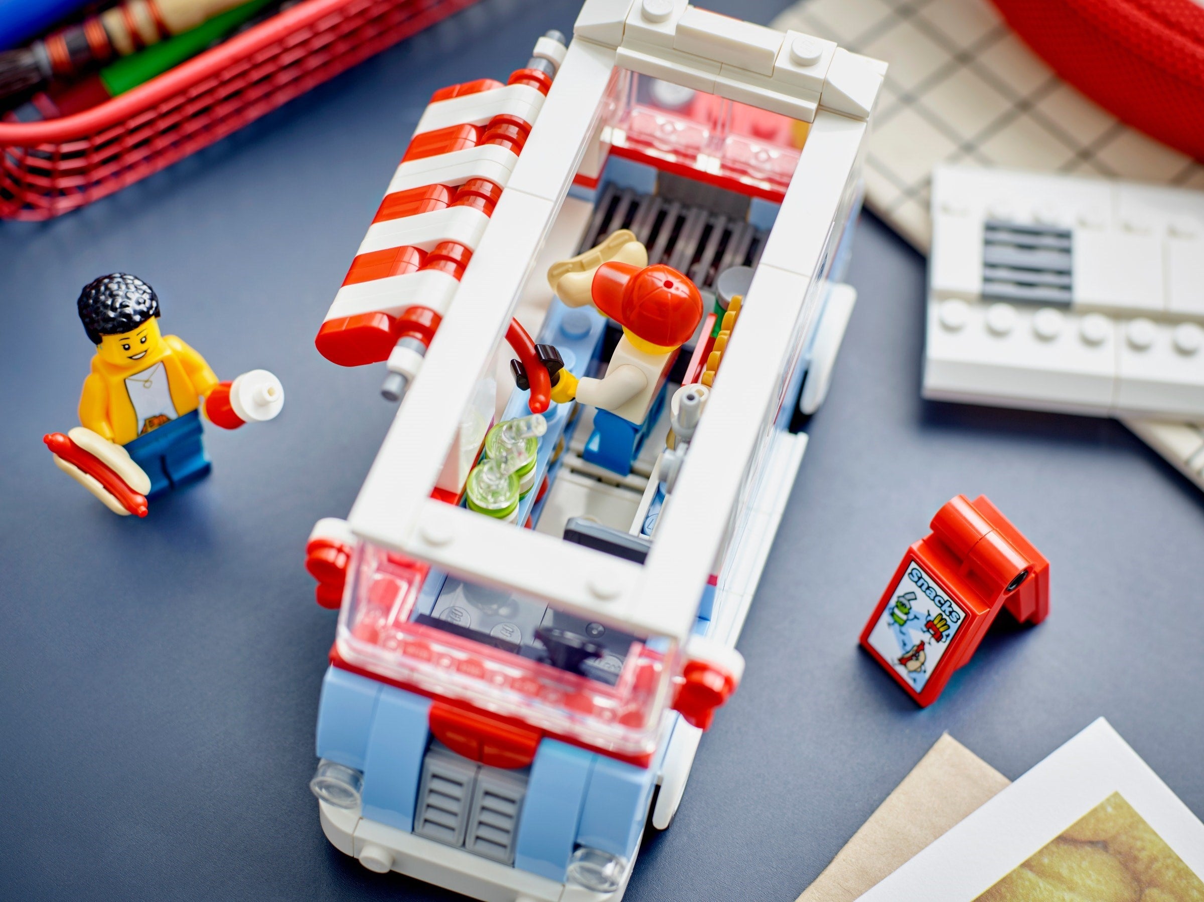 Retro Food Truck  40681 | Icons | LEGO – image 5