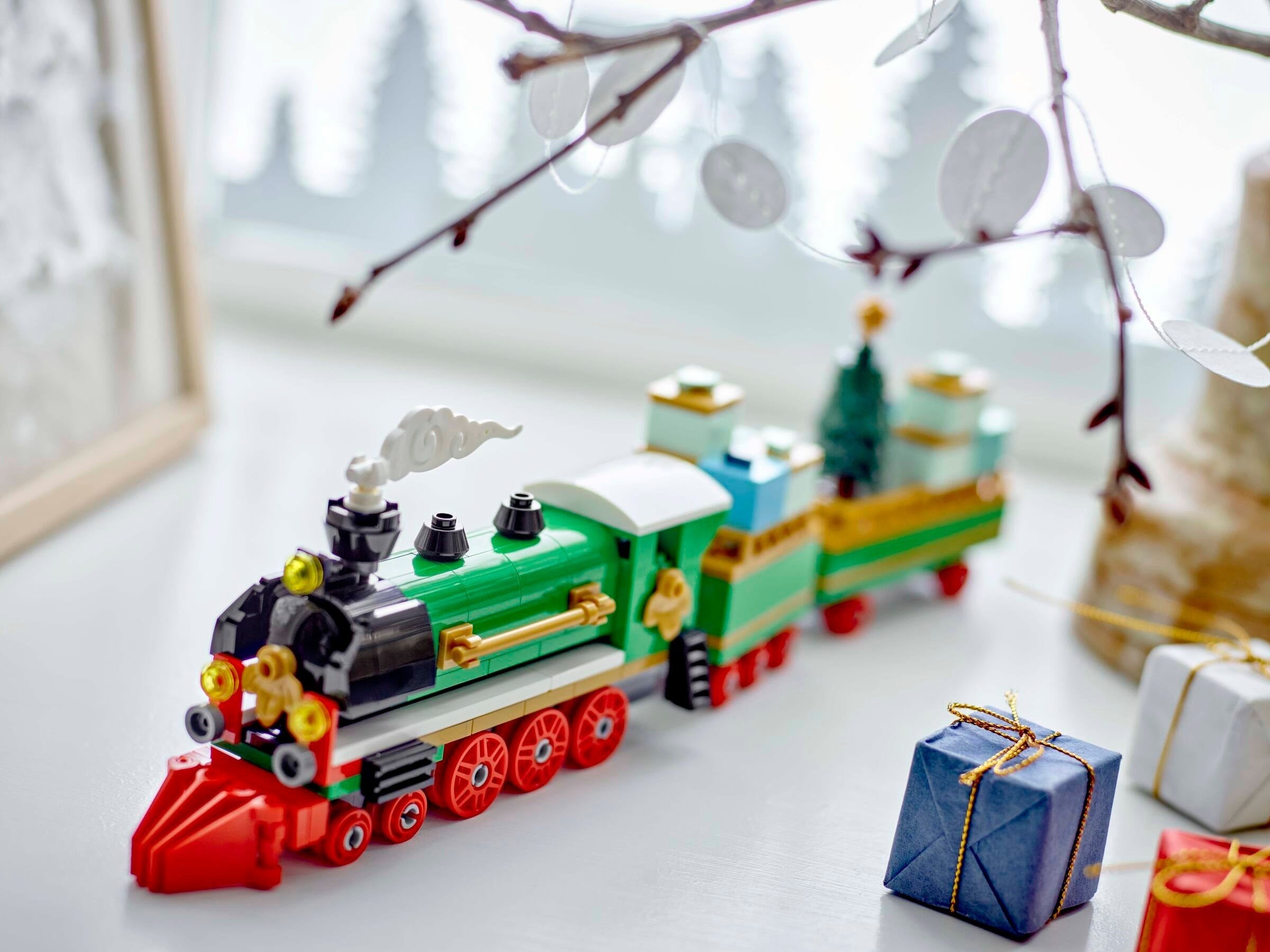 Winter Holiday Train 40700 | Creator | LEGO – image 4