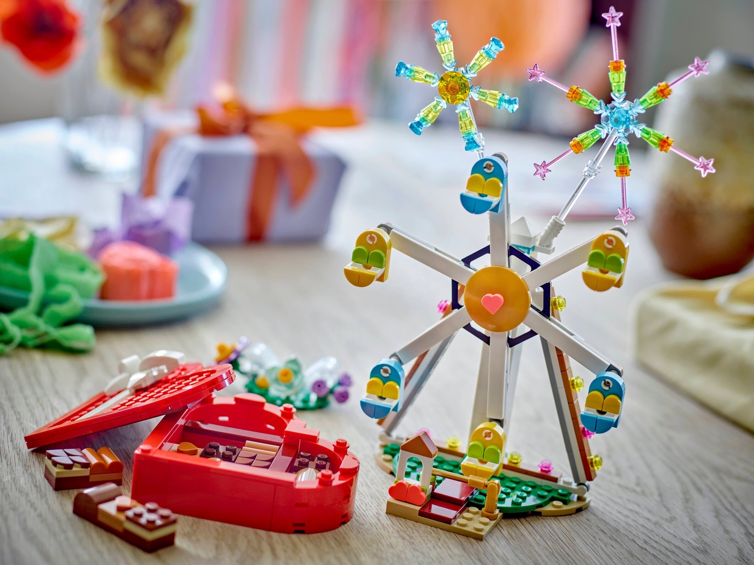 Celebration Series: Valentine's Day Box 40759 | Creator | LEGO – image 2