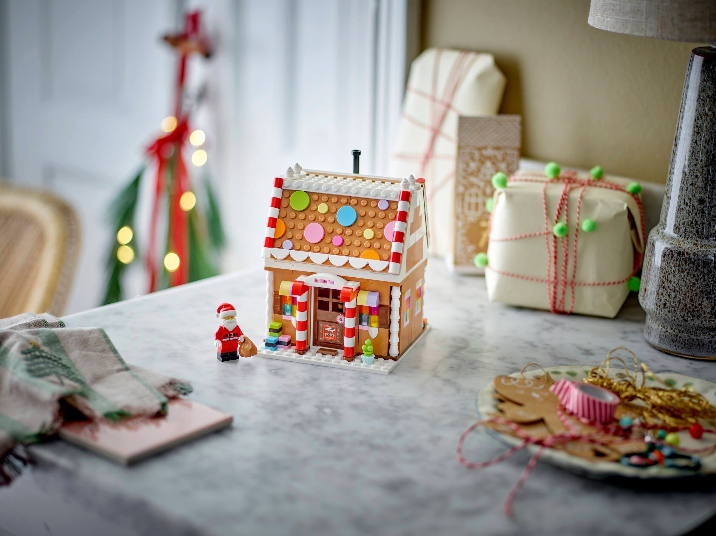 Festive Gingerbread House 40809 | Seasonal | LEGO (image 5)
