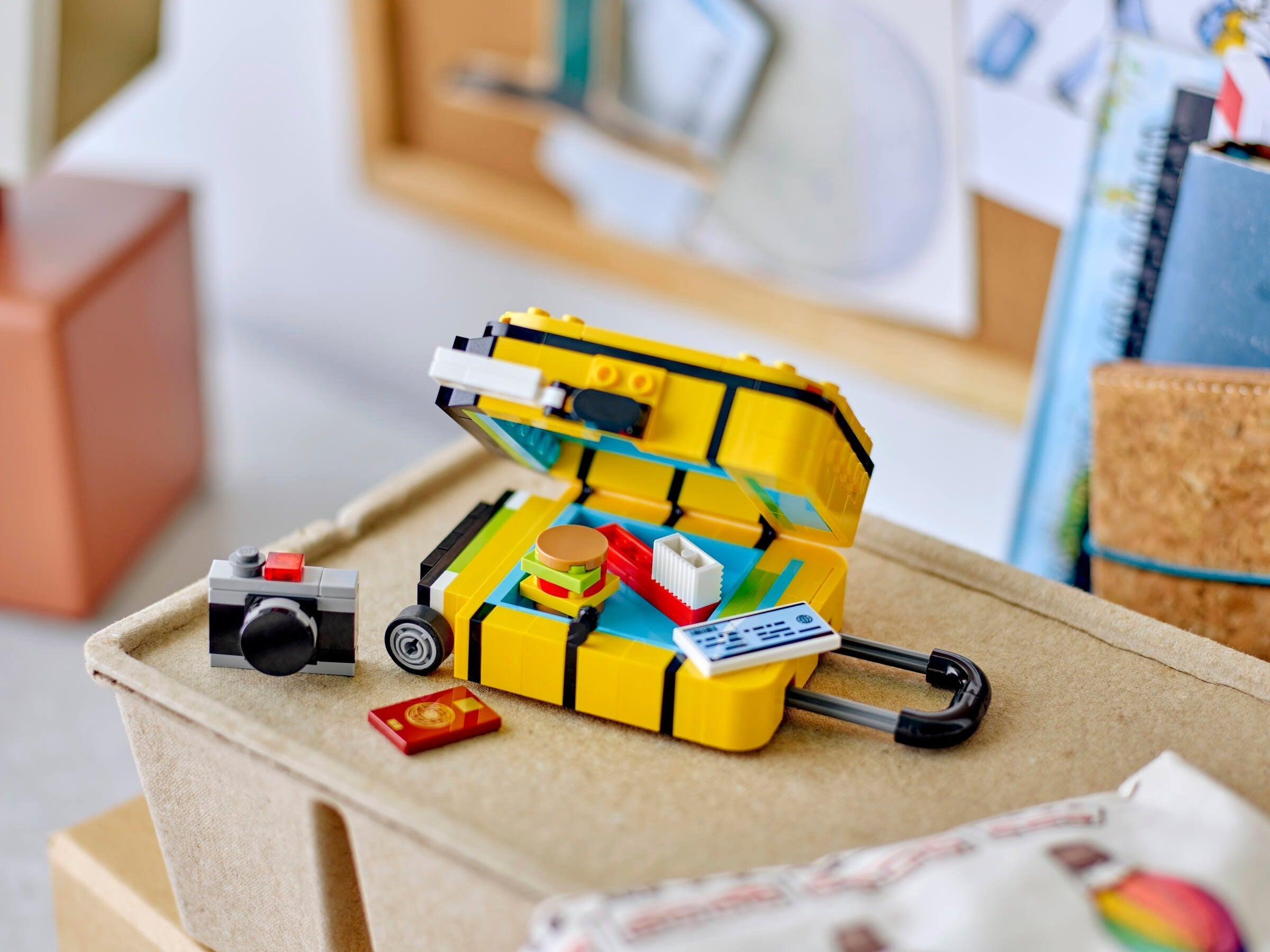 Yellow Travel Suitcase 40817 | Miscellaneous | LEGO – image 5
