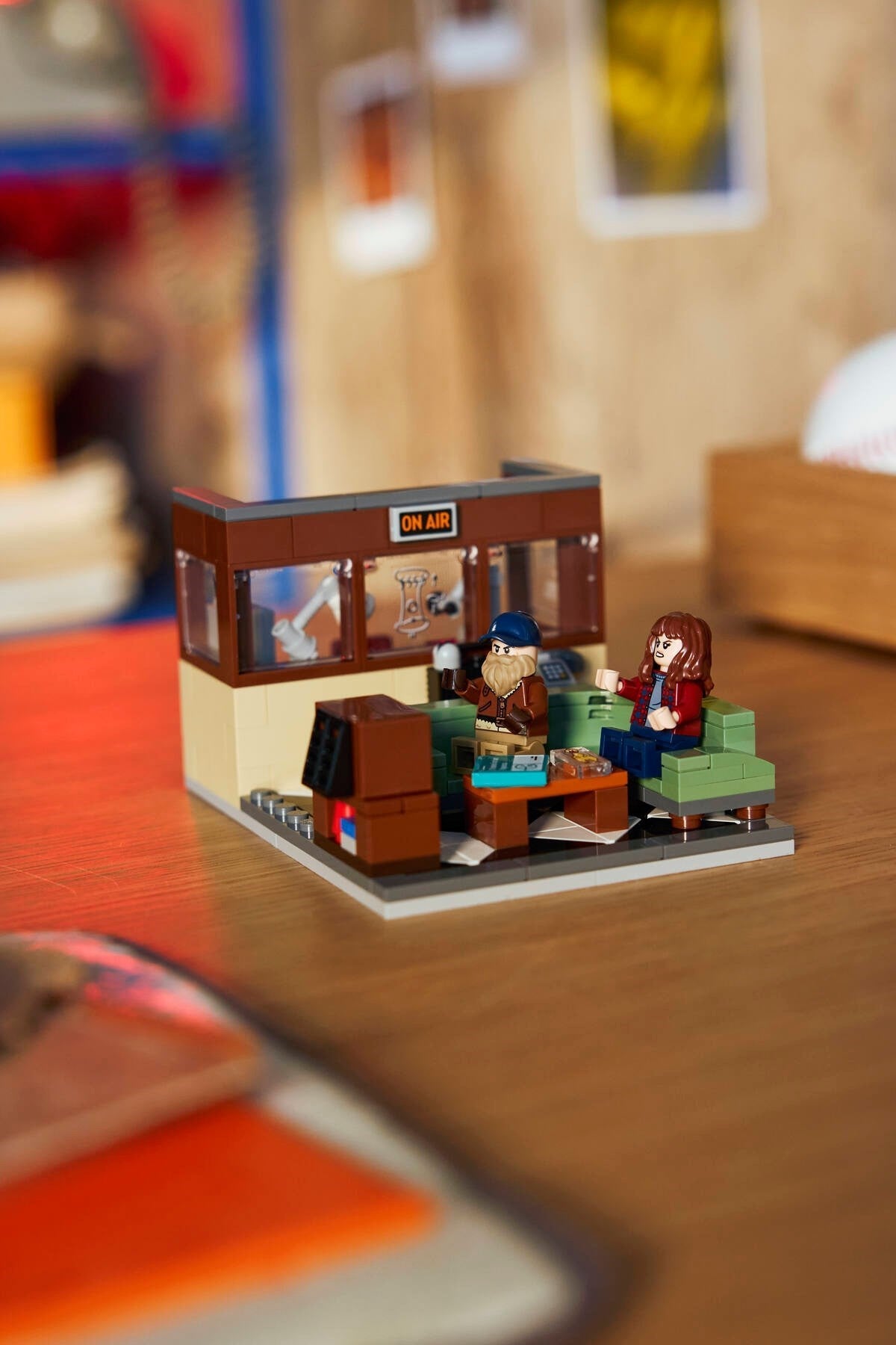 Stranger Things: WSQK Radio Station 40891 | Icons | LEGO – image 2