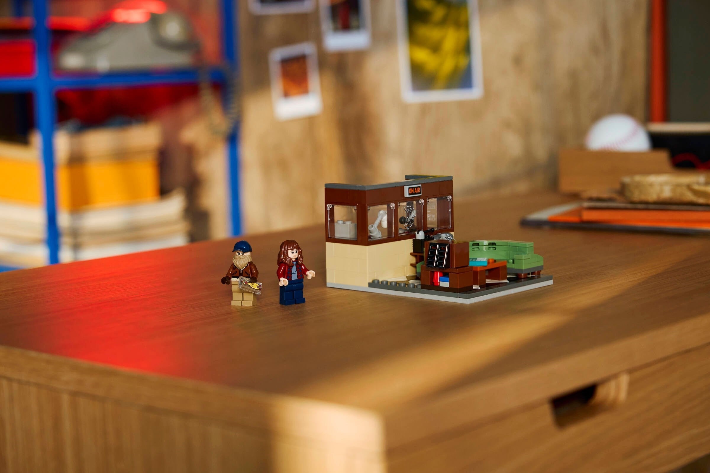 Stranger Things: WSQK Radio Station 40891 | Icons | LEGO – image 4