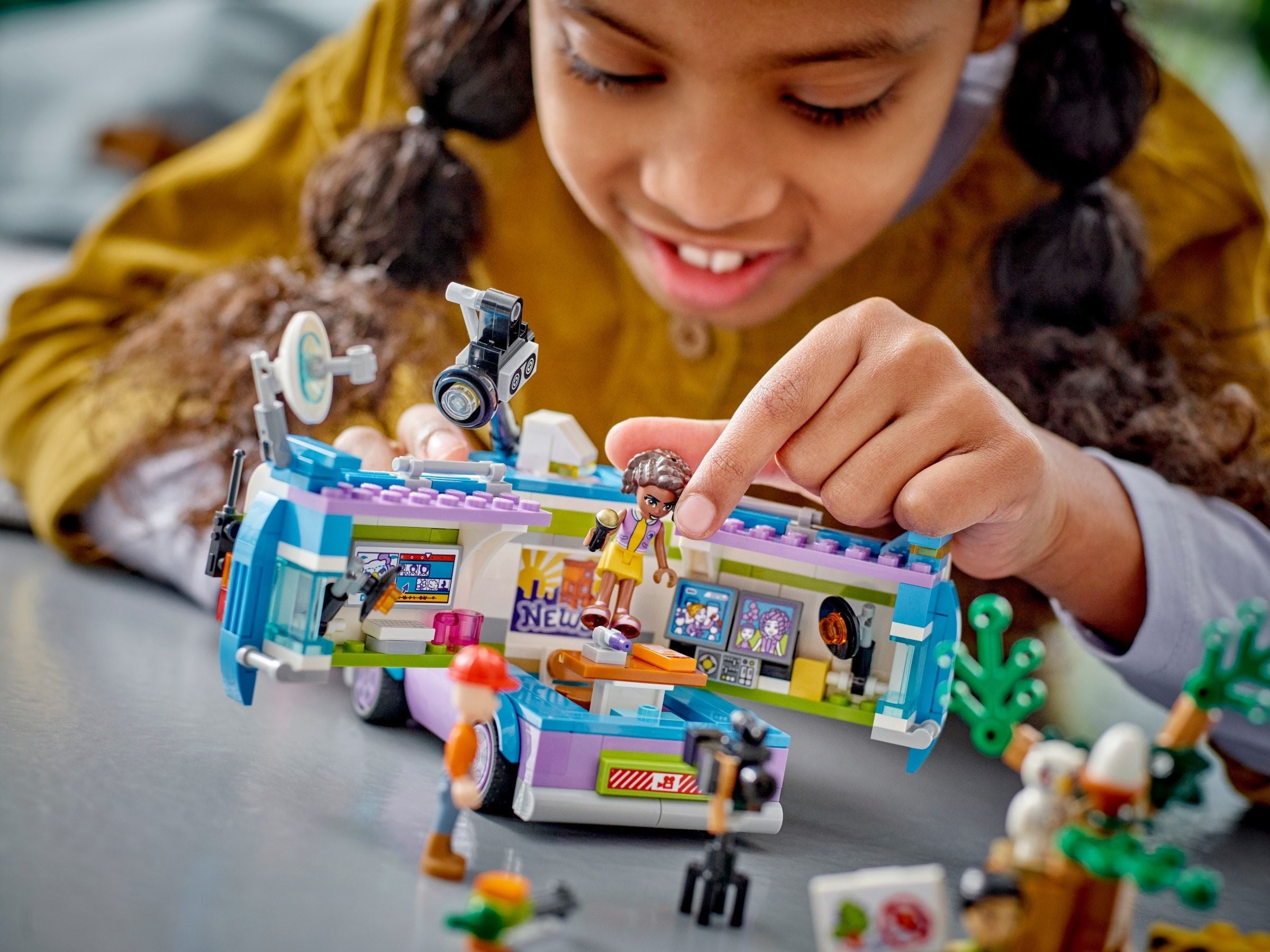 Newsroom Van 41749 | Friends | LEGO – image 9