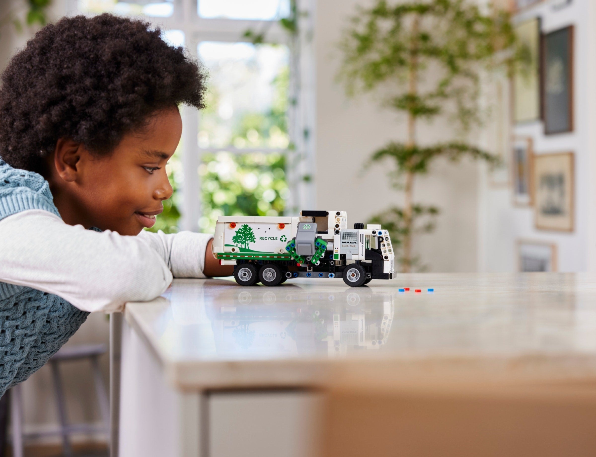 Mack LR Electric Garbage Truck 42167 | Technic | LEGO – image 9