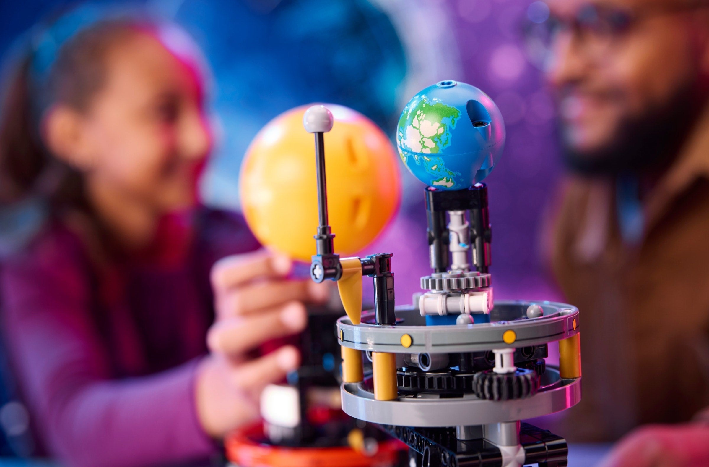 Planet Earth and Moon in Orbit 42179 | Technic | LEGO – image 5
