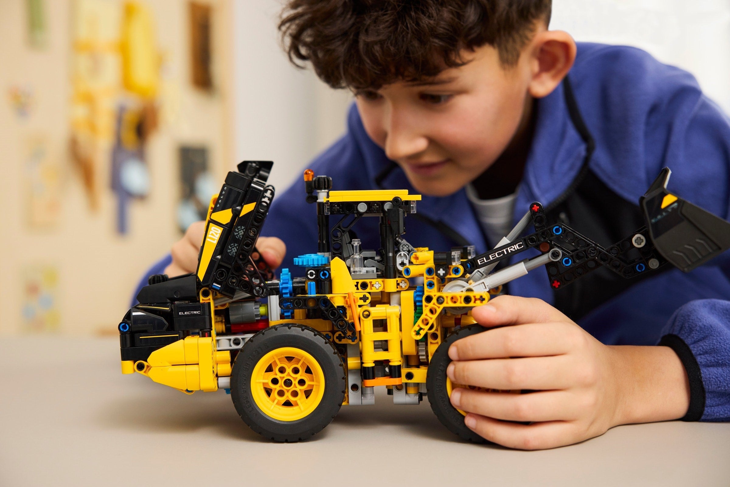 Volvo L120 Electric Wheel Loader 42209 | Technic | LEGO – image 6