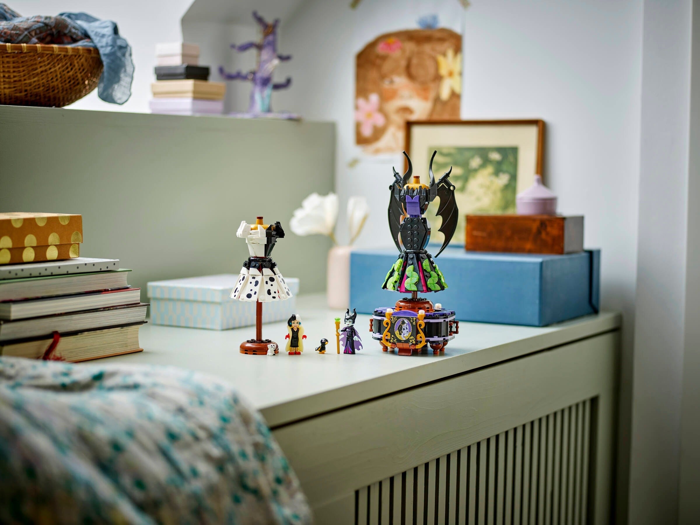 Maleficent's and Cruella De Vil's Dresses 43262 | Disney | LEGO – image 6