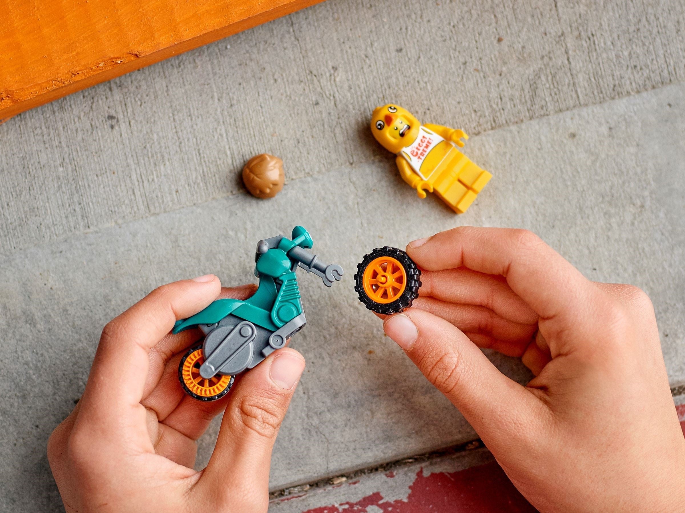 Chicken Stunt Bike 60310 | City | LEGO – image 4