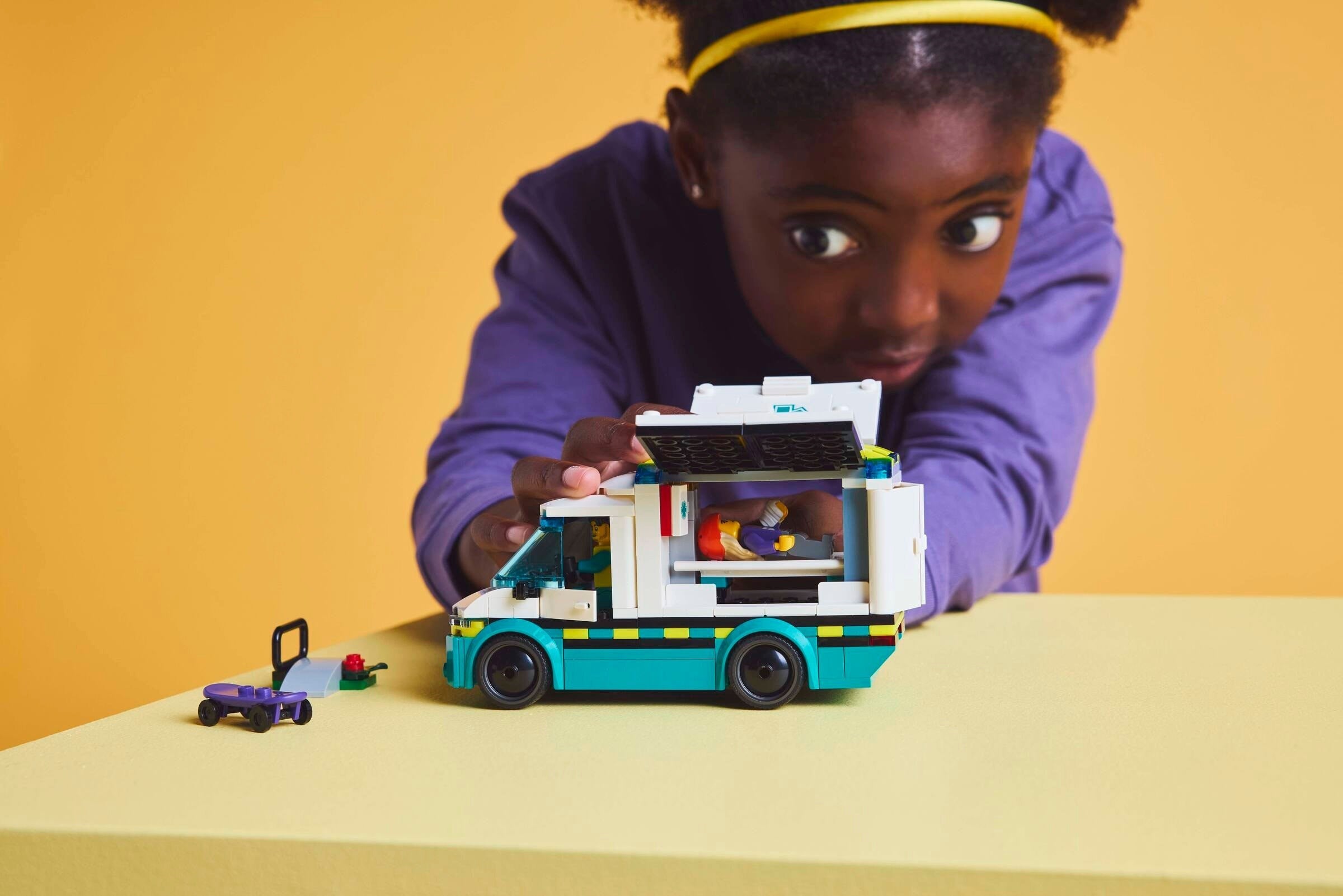 Emergency Ambulance 60451 | City | LEGO – image 5