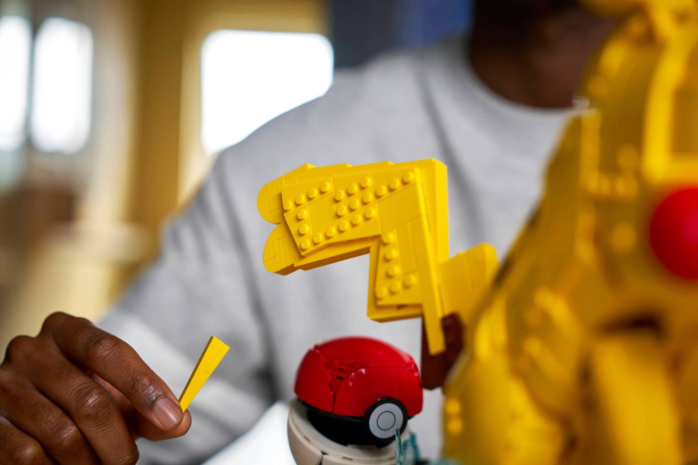 Pikachu and Poké Ball 72152 | Pokémon | LEGO (image 8)