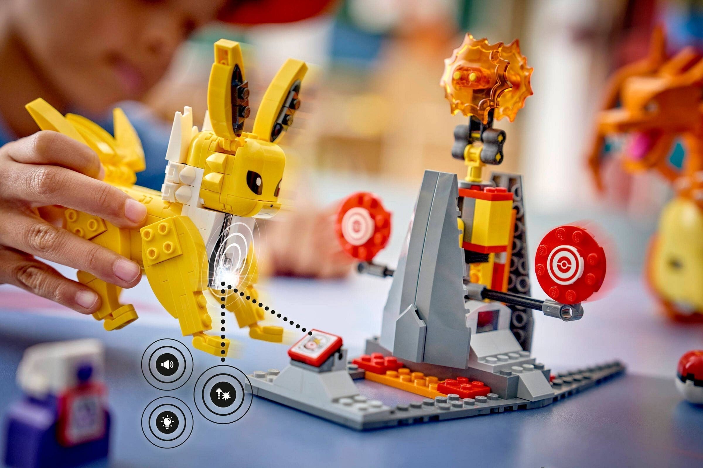 Charizard vs. Jolteon Ultimate Battle 72167 | Pokémon | LEGO (image 8)