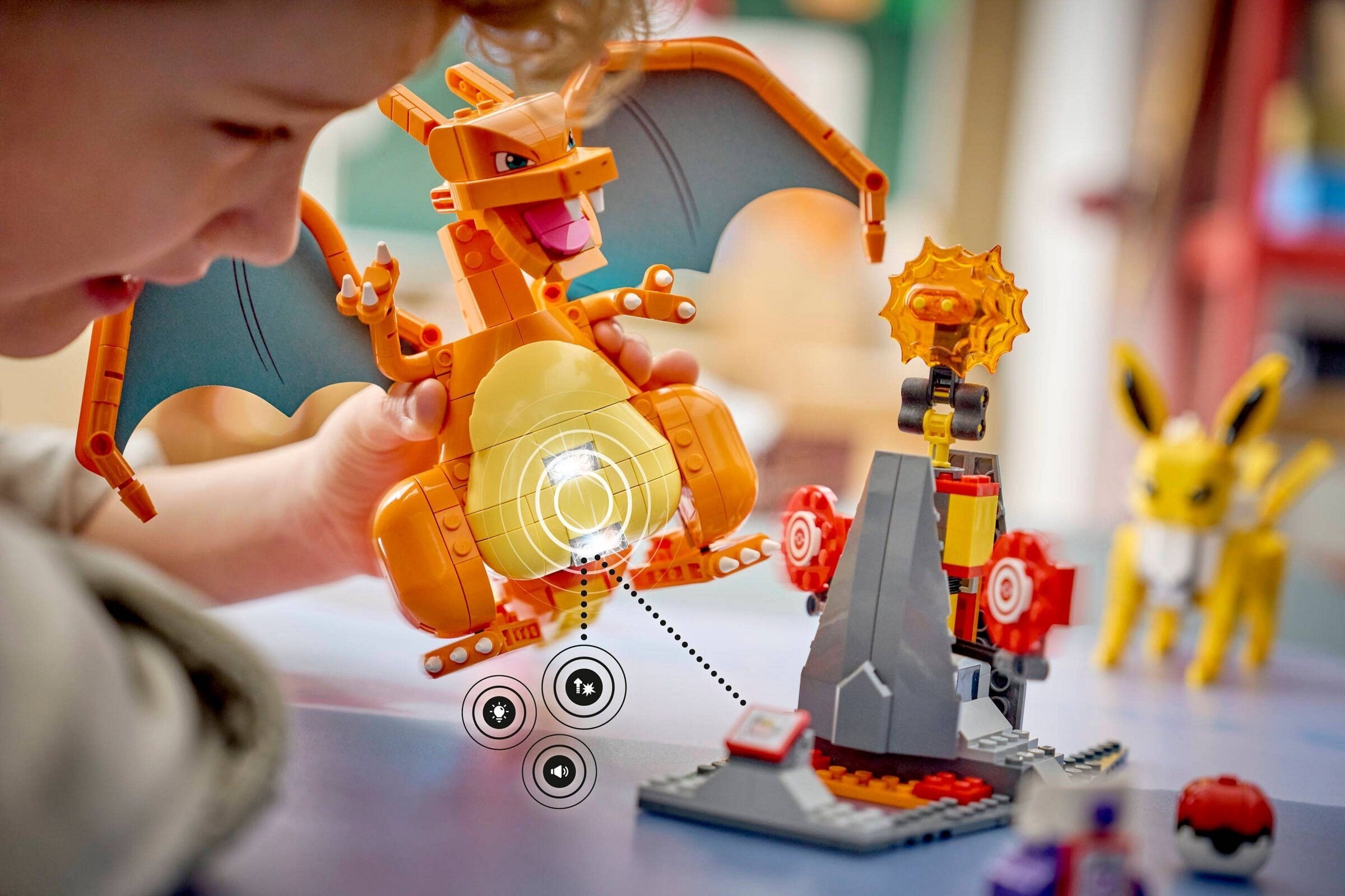 Charizard vs. Jolteon Ultimate Battle 72167 | Pokémon | LEGO (image 9)