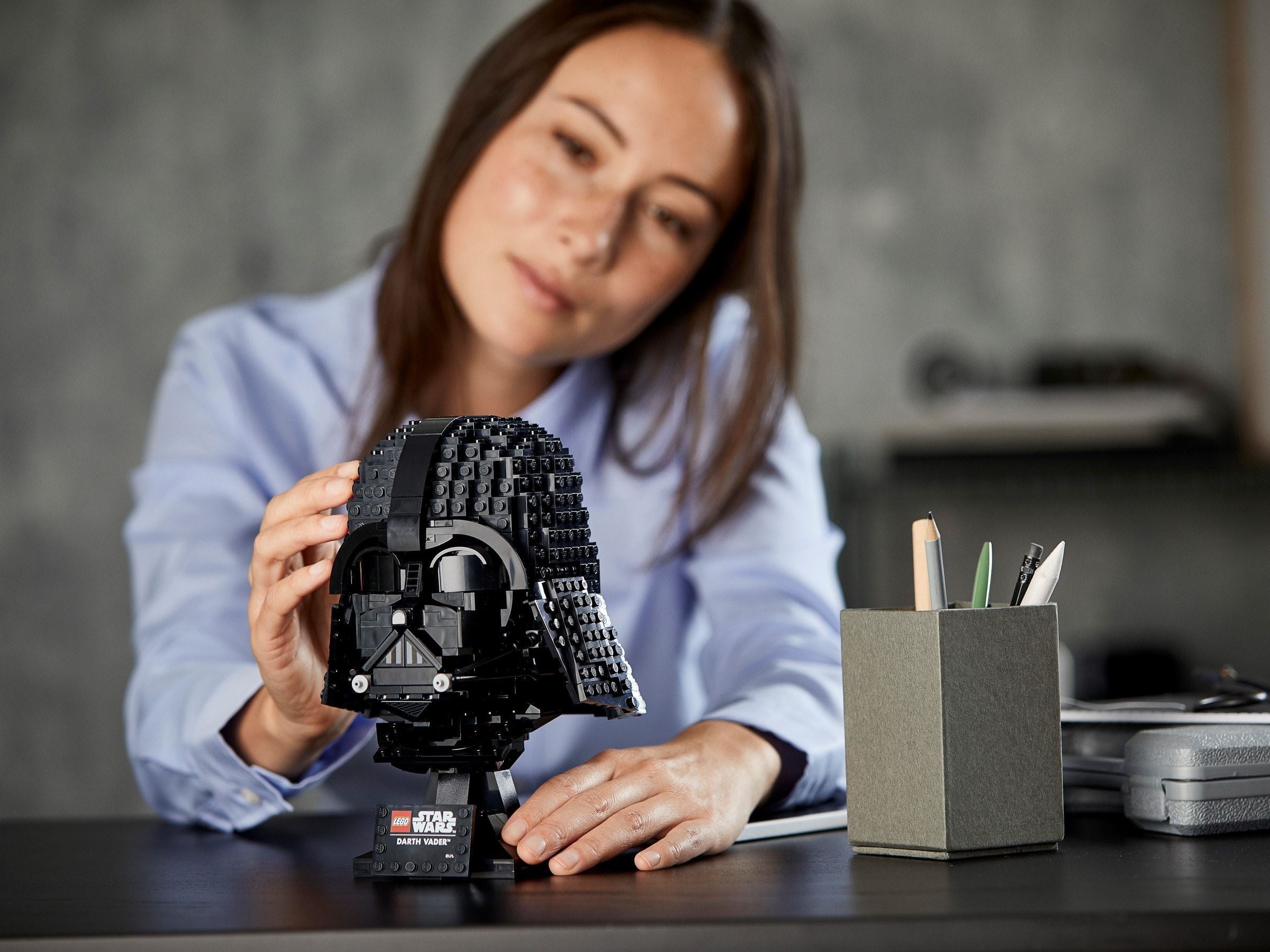 Darth Vader Helmet 75304 | Star Wars | LEGO – image 3