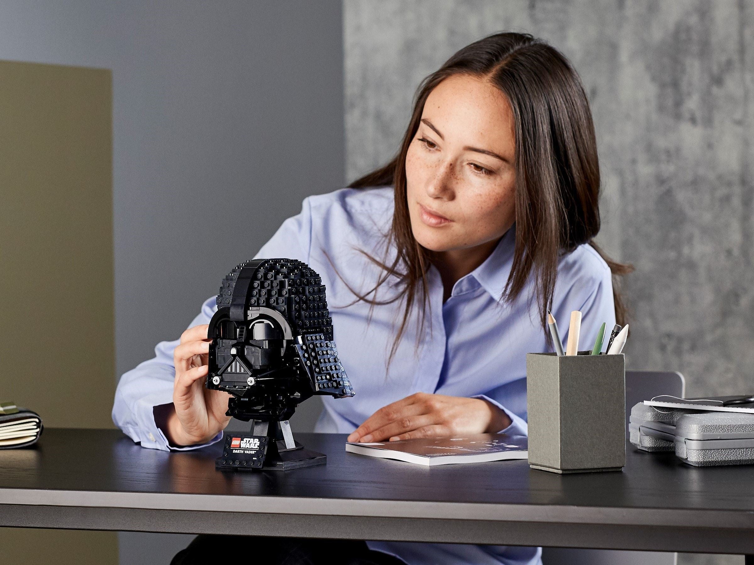 Darth Vader Helmet 75304 | Star Wars | LEGO – image 10