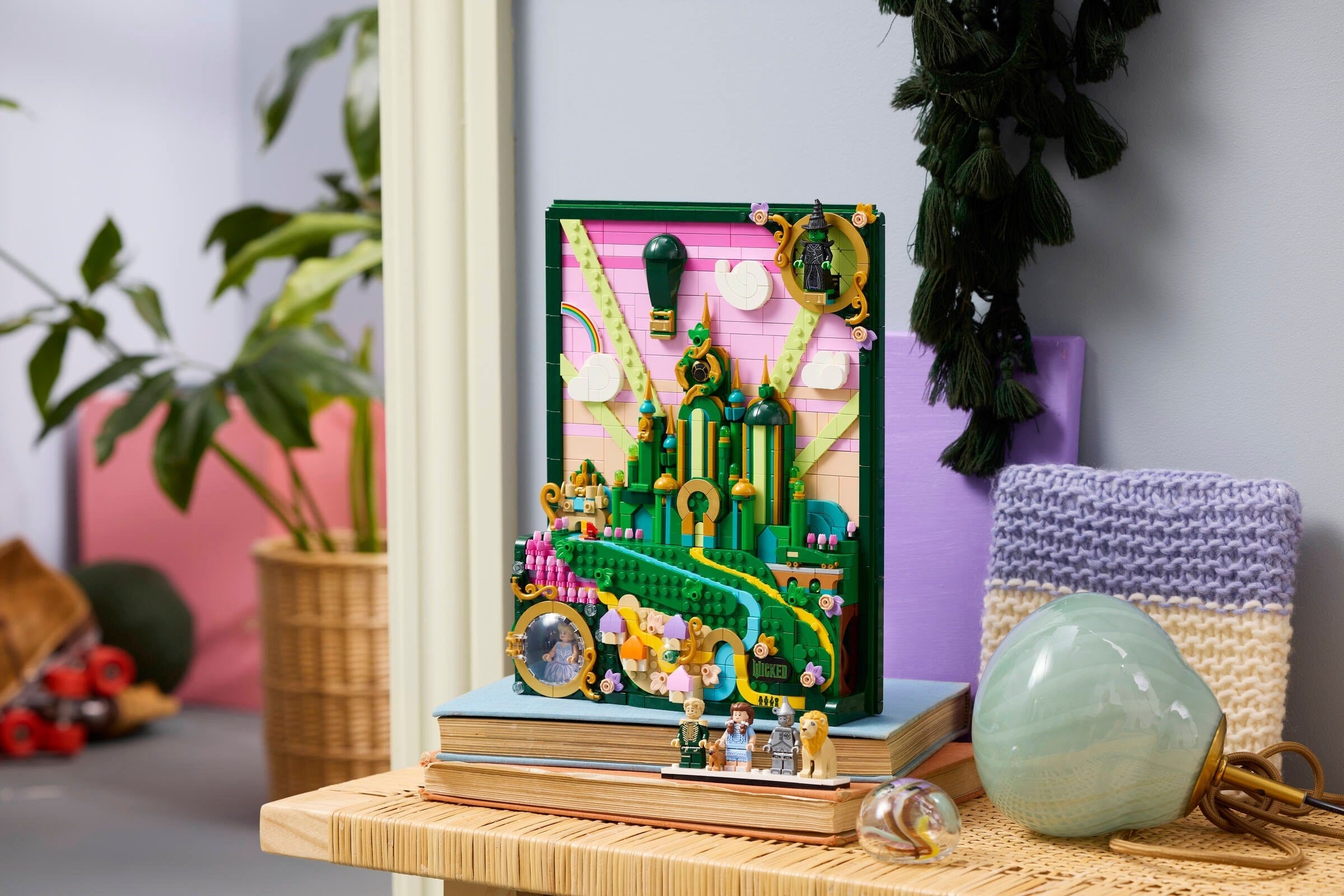 Emerald City Wall Art 75685 | Wicked | LEGO – image 8