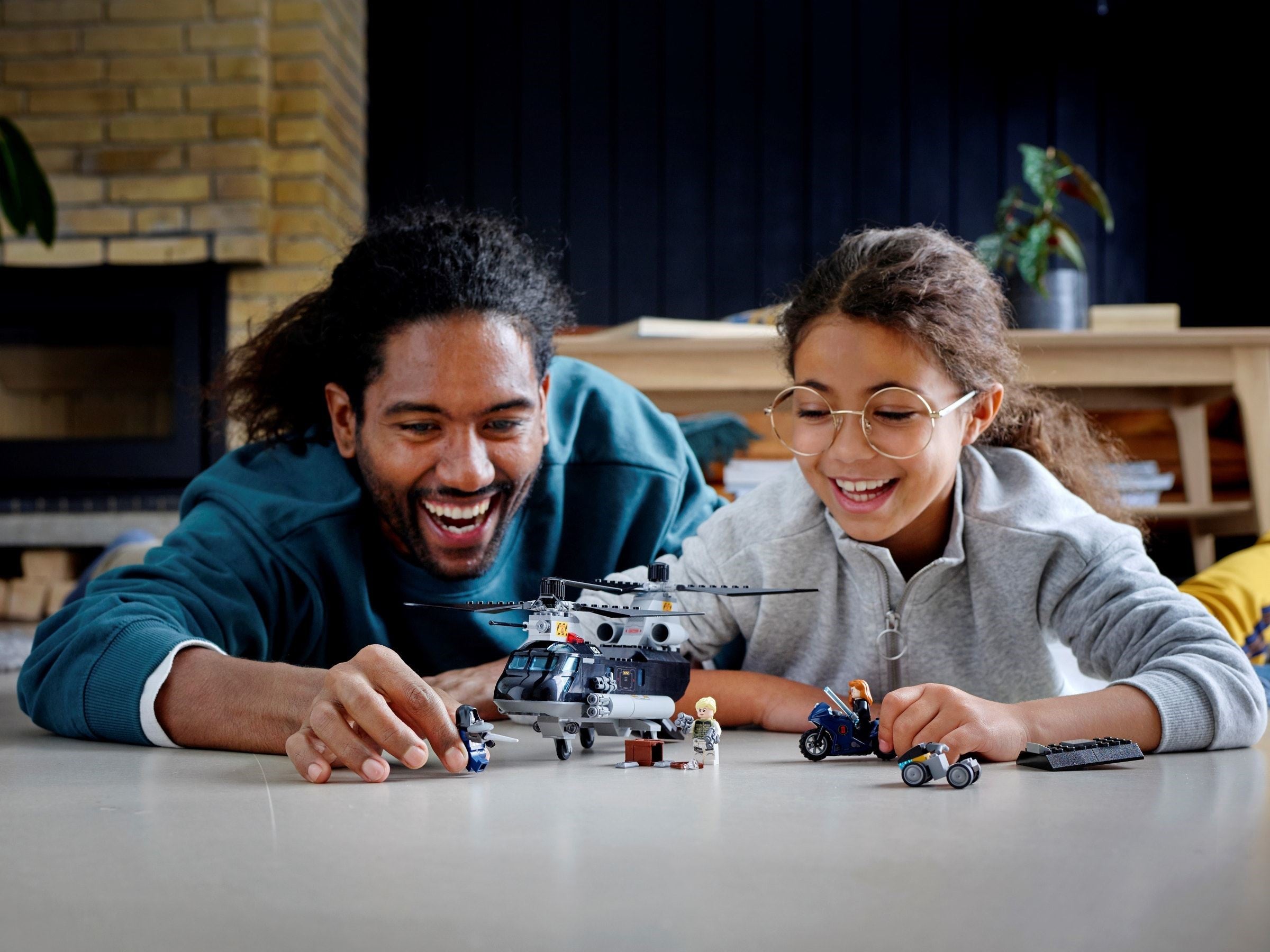 Black Widow's Helicopter Chase 76162 | Marvel Super Heroes | LEGO – image 3