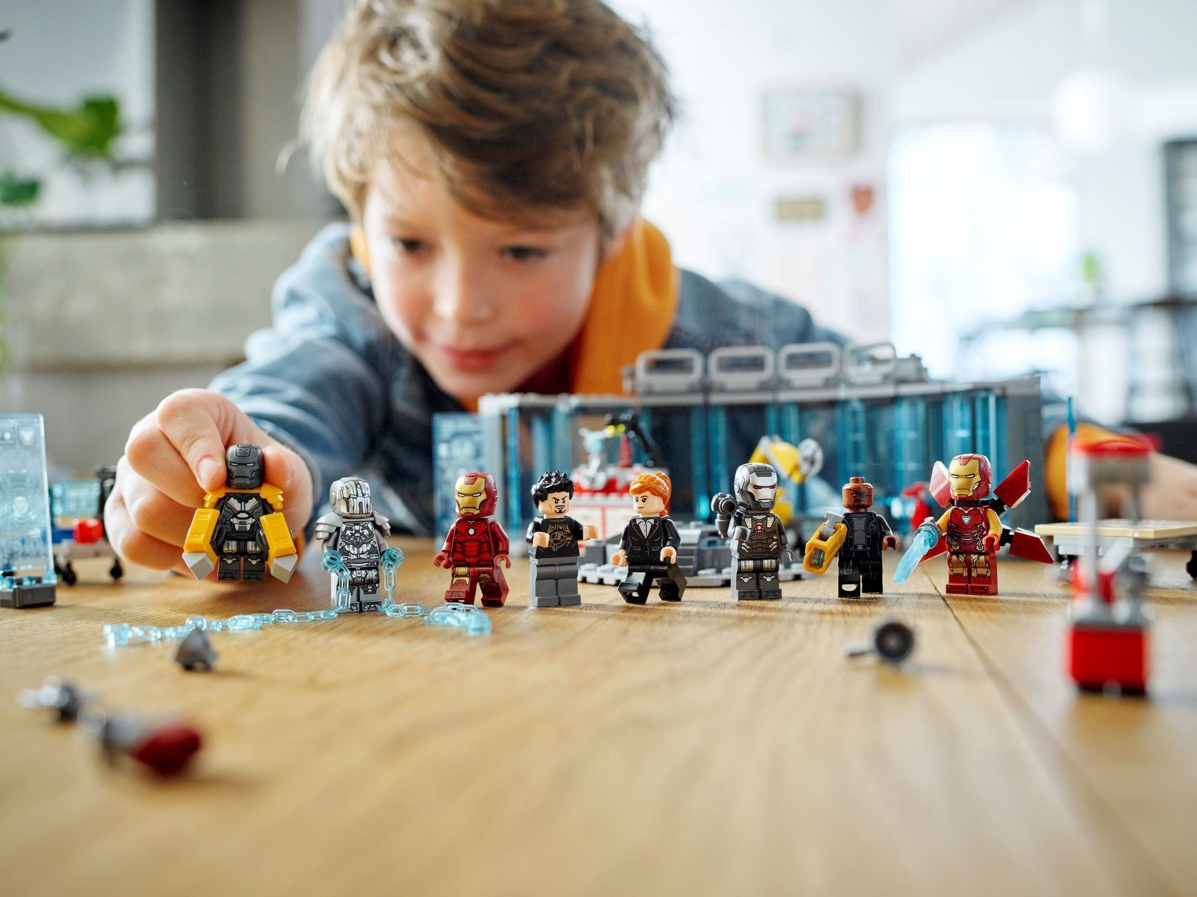 Iron Man Armory 76216 | Marvel Super Heroes | LEGO – image 8
