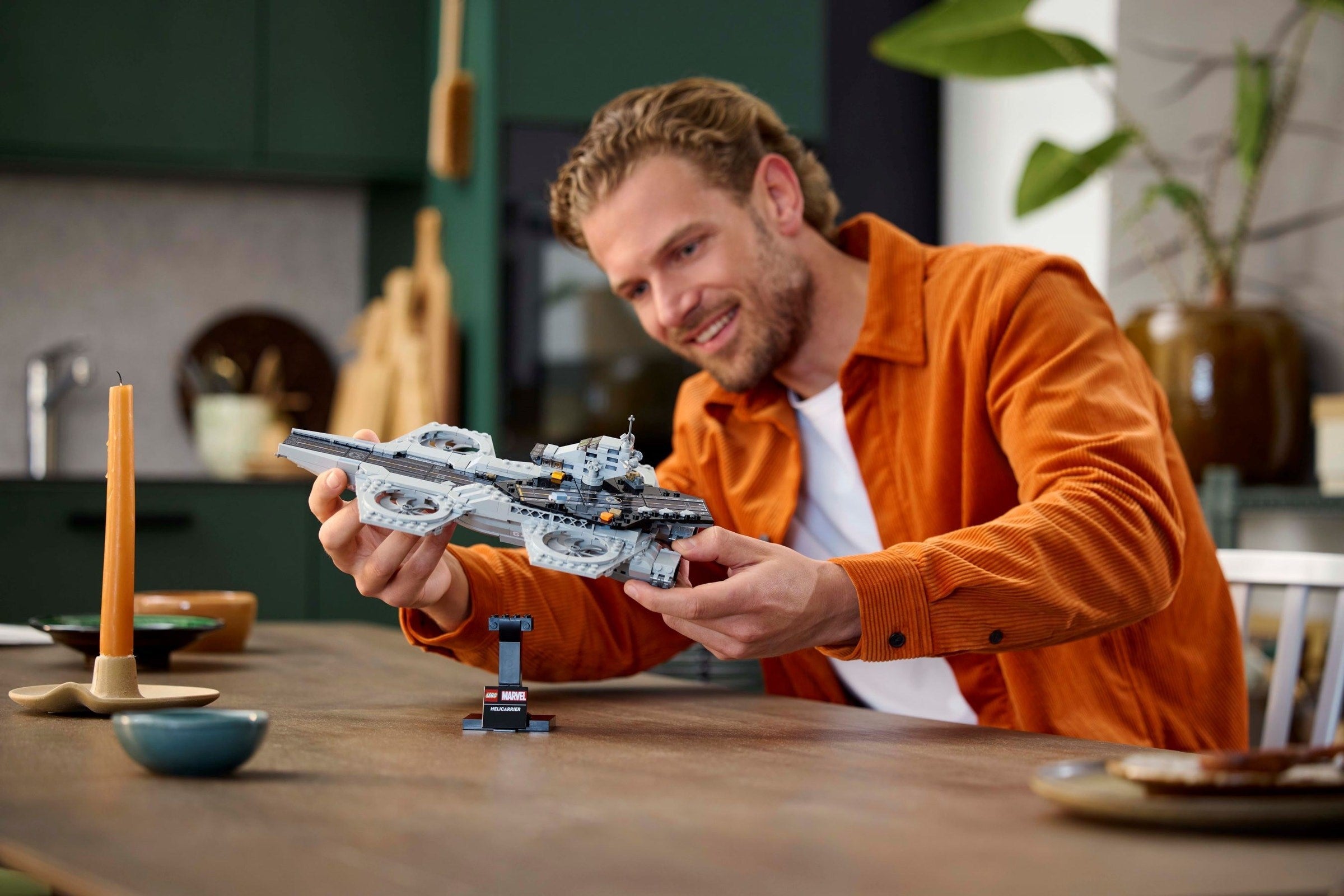 The Avengers Helicarrier 76295 | Marvel Super Heroes | LEGO – image 4