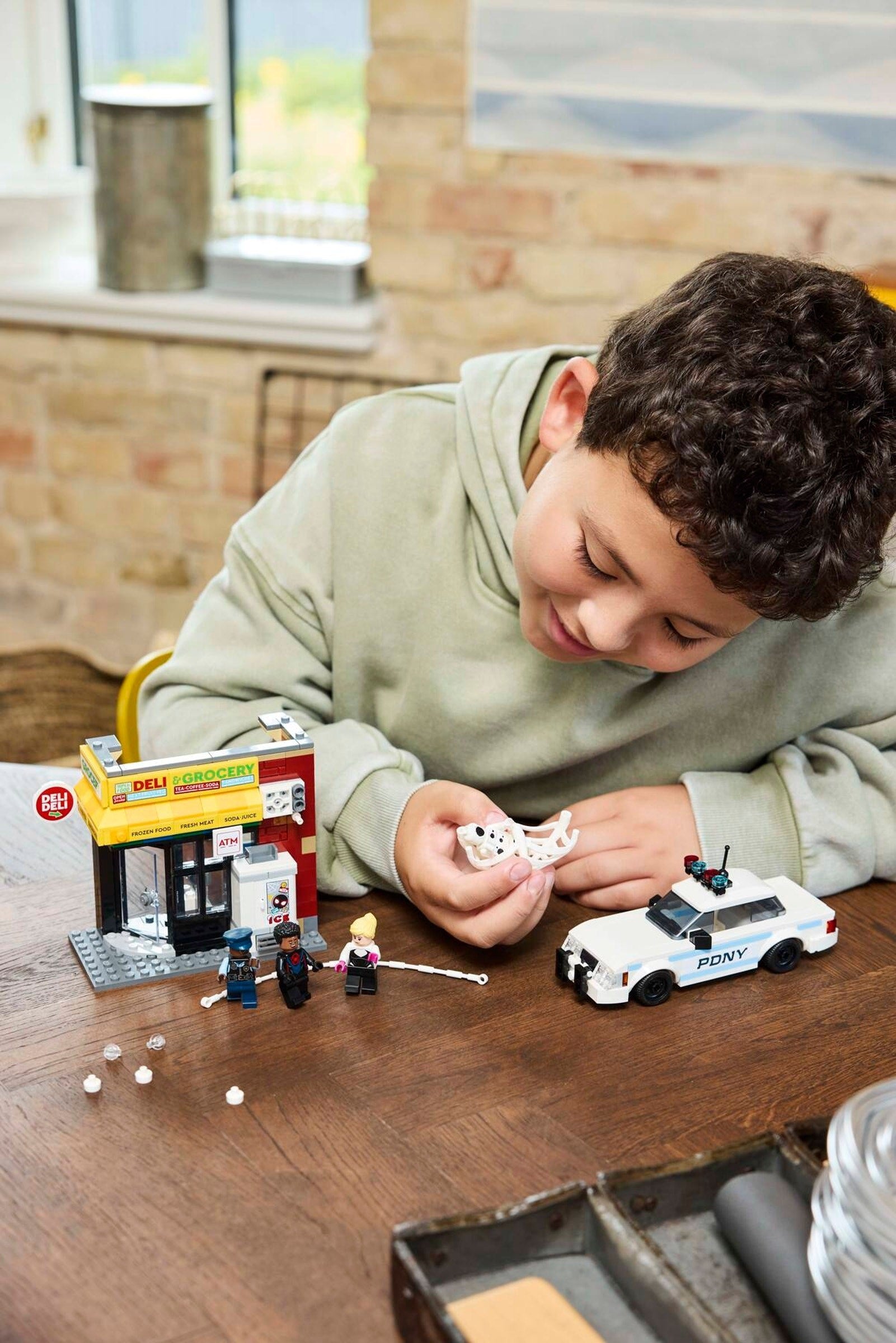 Miles Morales vs. the Spot 76311 | Marvel Super Heroes | LEGO – image 4
