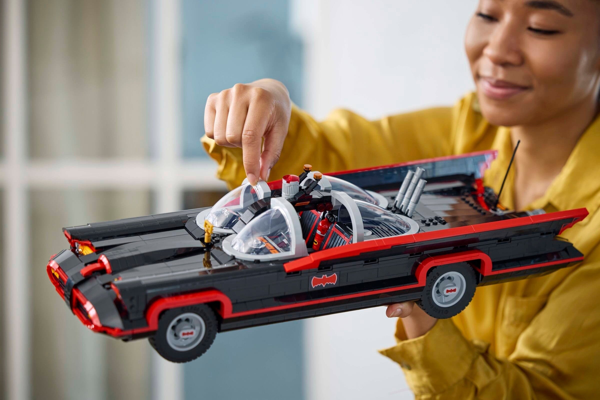Batman: The Classic TV Series Batmobile 76328 | DC Comics Super Heroes | LEGO – image 4