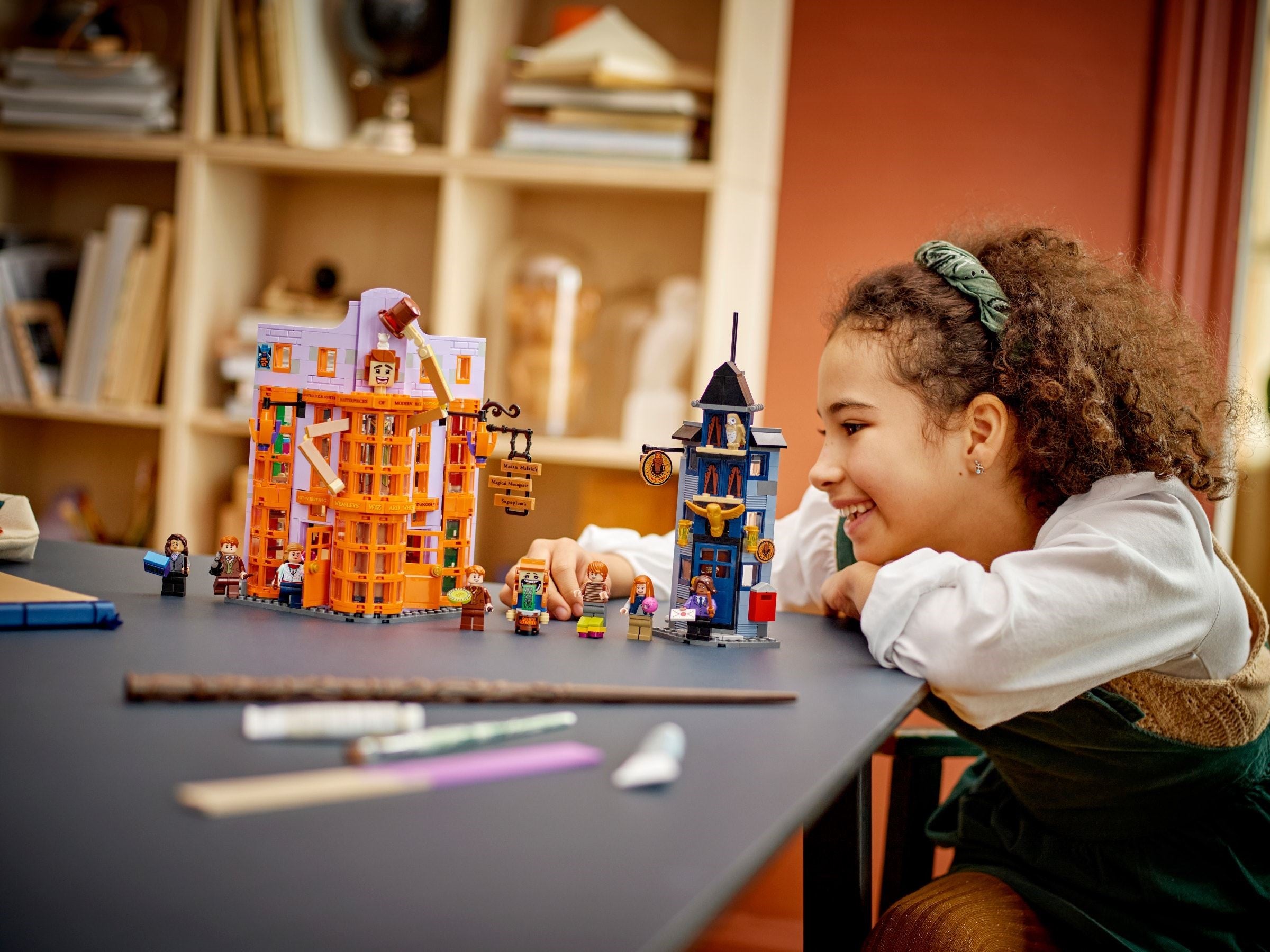 Diagon Alley: Weasleys' Wizard Wheezes 76422 | Harry Potter | LEGO – image 7