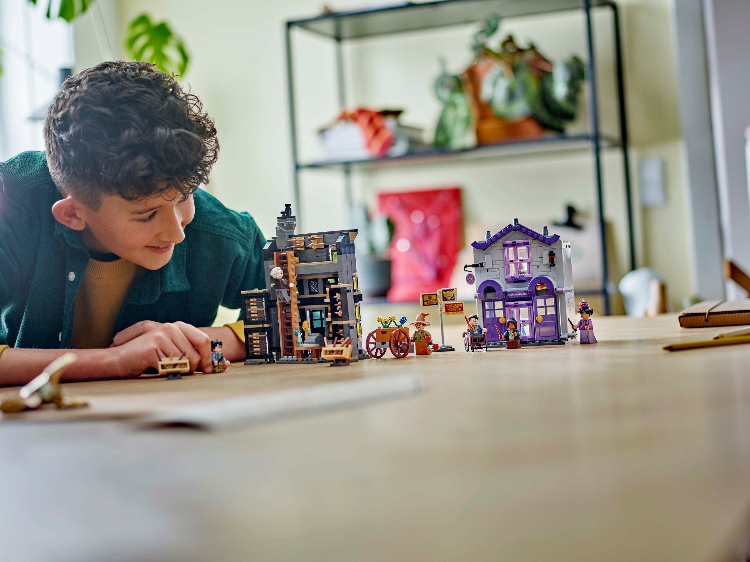 Ollivanders & Madam Malkin's Robes 76439 | Harry Potter | LEGO – image 9