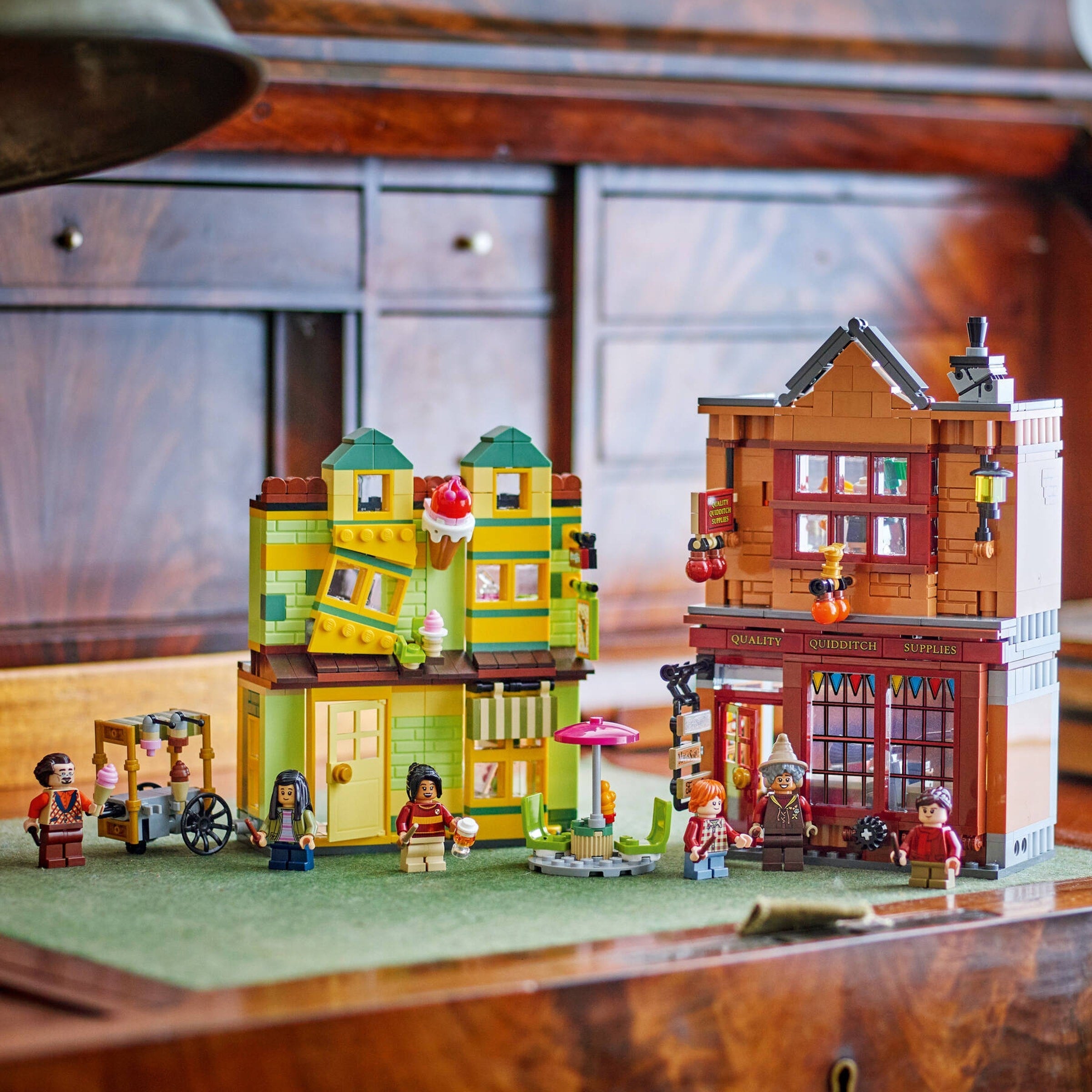 Quality Quidditch Supplies & Ice Cream Parlour 76452 | Harry Potter | LEGO – image 7