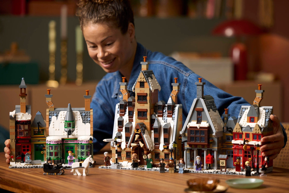Hogsmeade Village - Collectors' Edition 76457 | Harry Potter | LEGO (image 8)