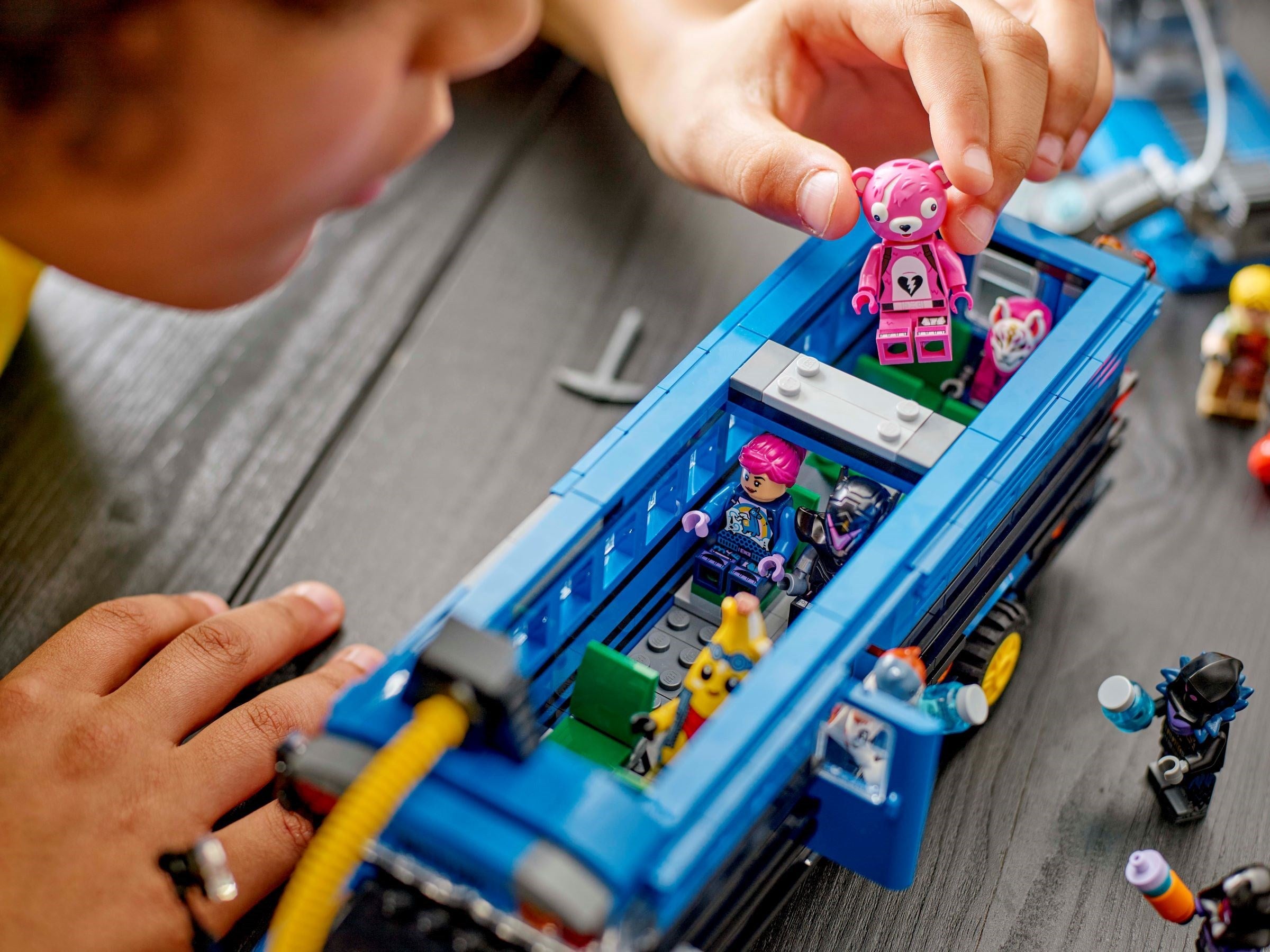 Battle Bus 77073 | Fortnite | LEGO – image 9