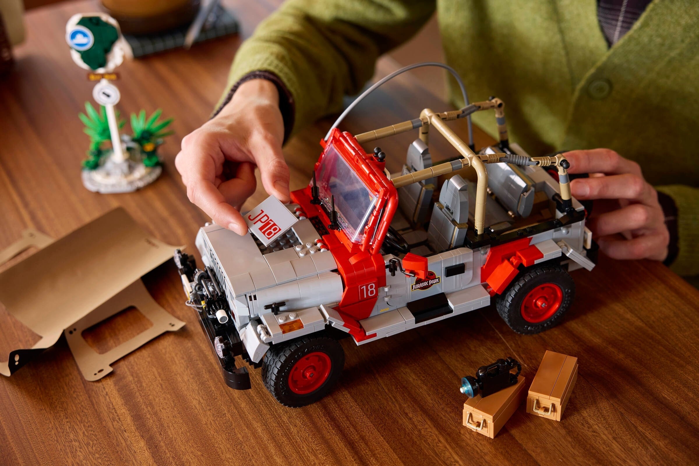 Jurassic Park Jeep Wrangler 77984 | Jurassic World | LEGO (image 8)