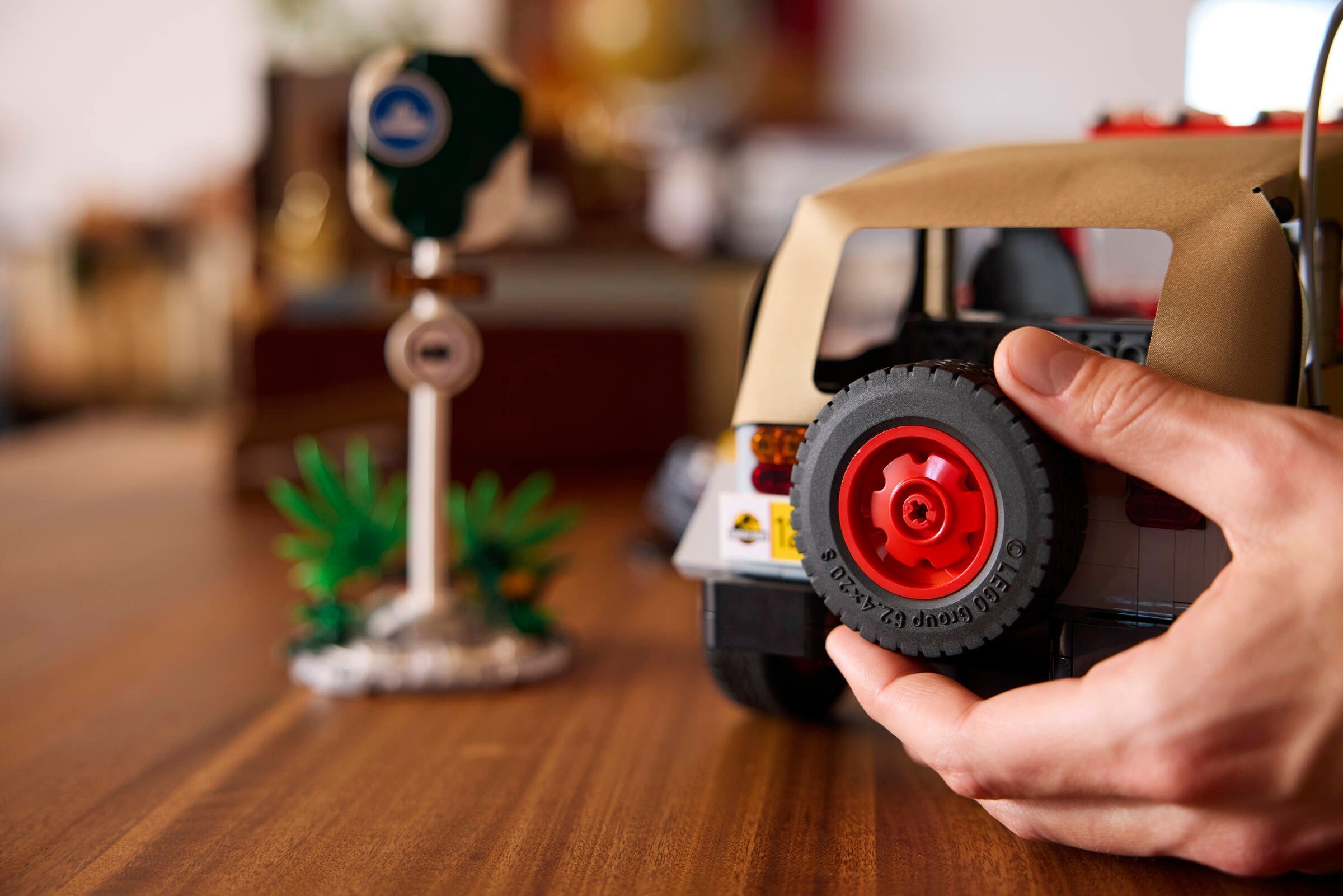 Jurassic Park Jeep Wrangler 77984 | Jurassic World | LEGO (image 14)