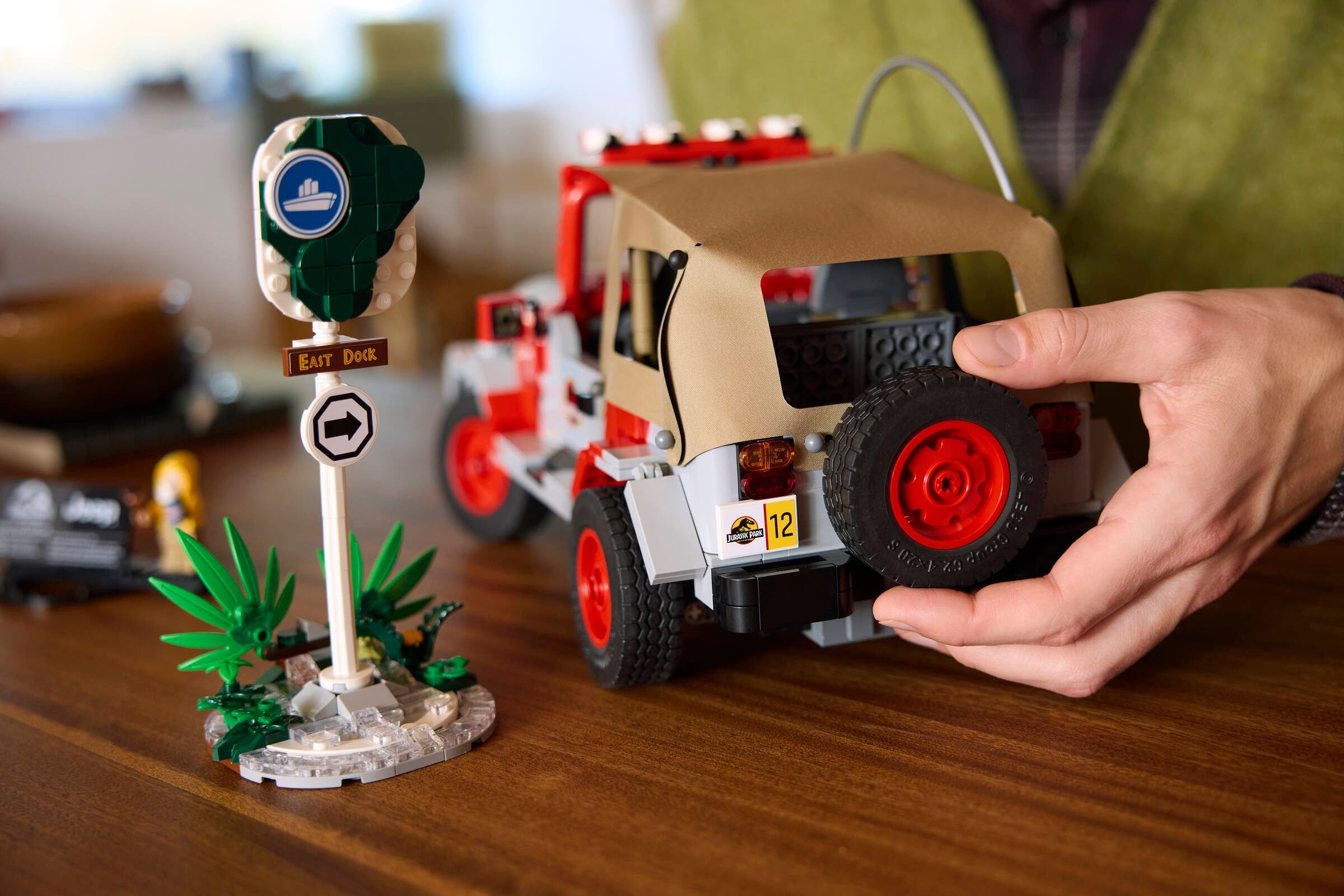 Jurassic Park Jeep Wrangler 77984 | Jurassic World | LEGO (image 15)