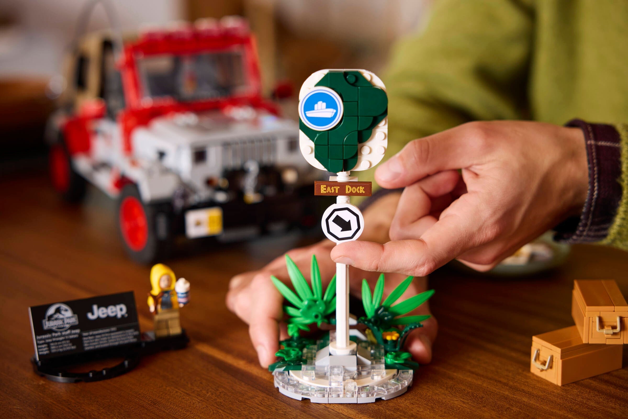 Jurassic Park Jeep Wrangler 77984 | Jurassic World | LEGO (image 16)
