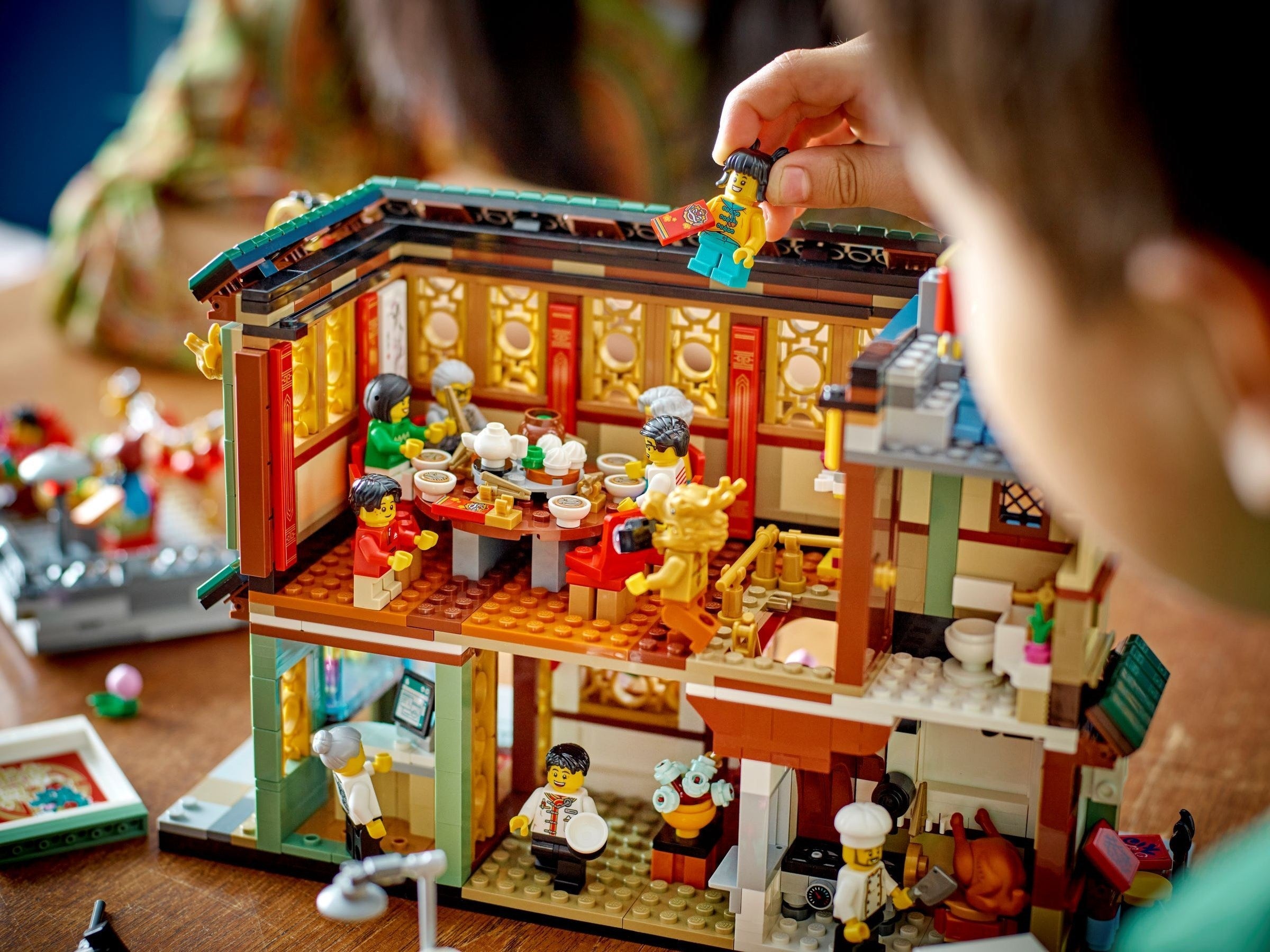 Family Reunion Celebration 80113 | Seasonal | LEGO – image 9
