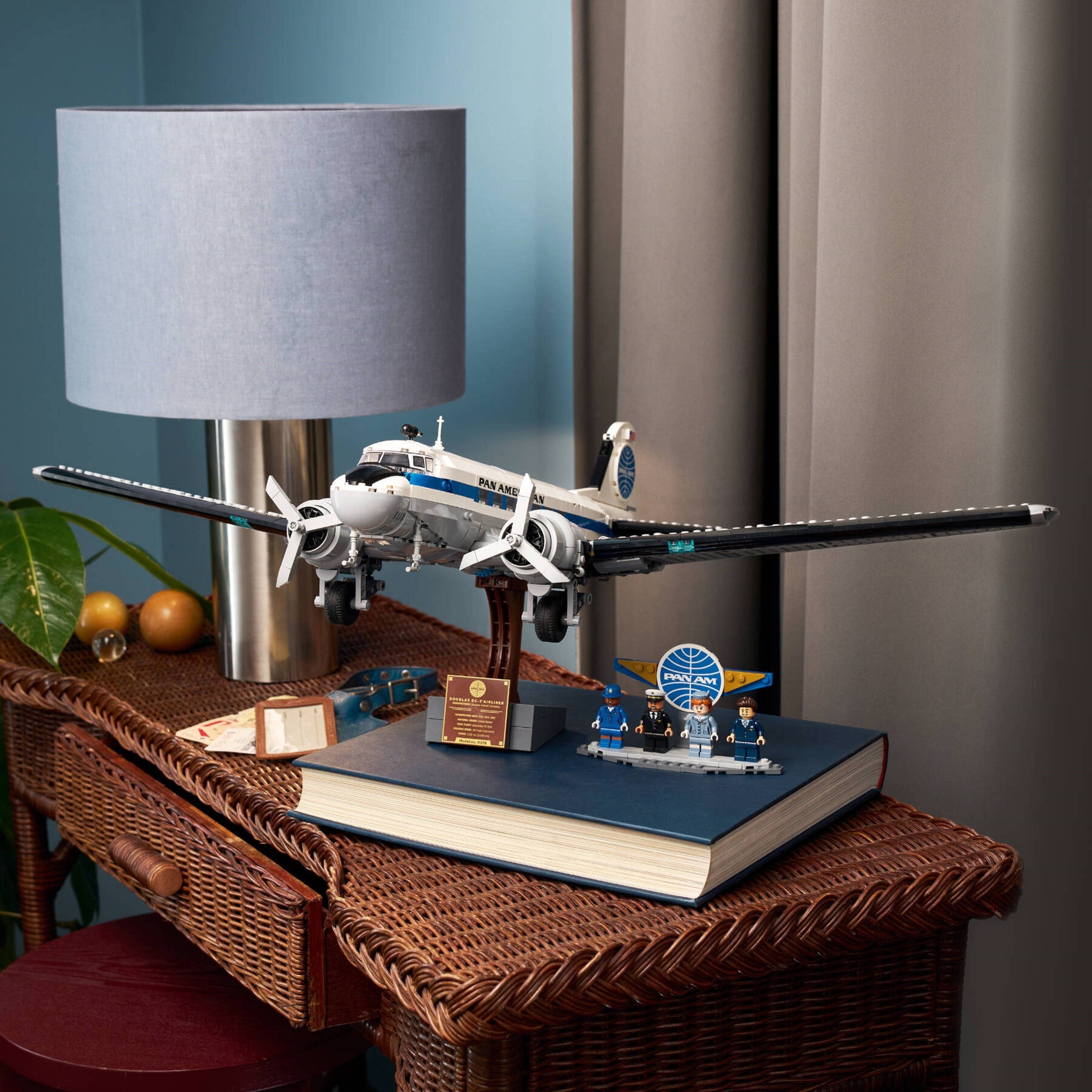 Douglas DC-3 PAN AM Airliner 11378 | Icons | LEGO (image 13)