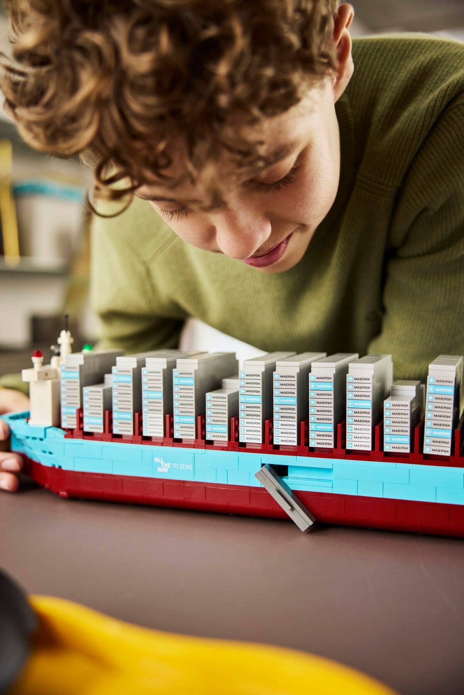 Maersk Dual-Fuel Container Vessel 40955 | Miscellaneous | LEGO – image 10
