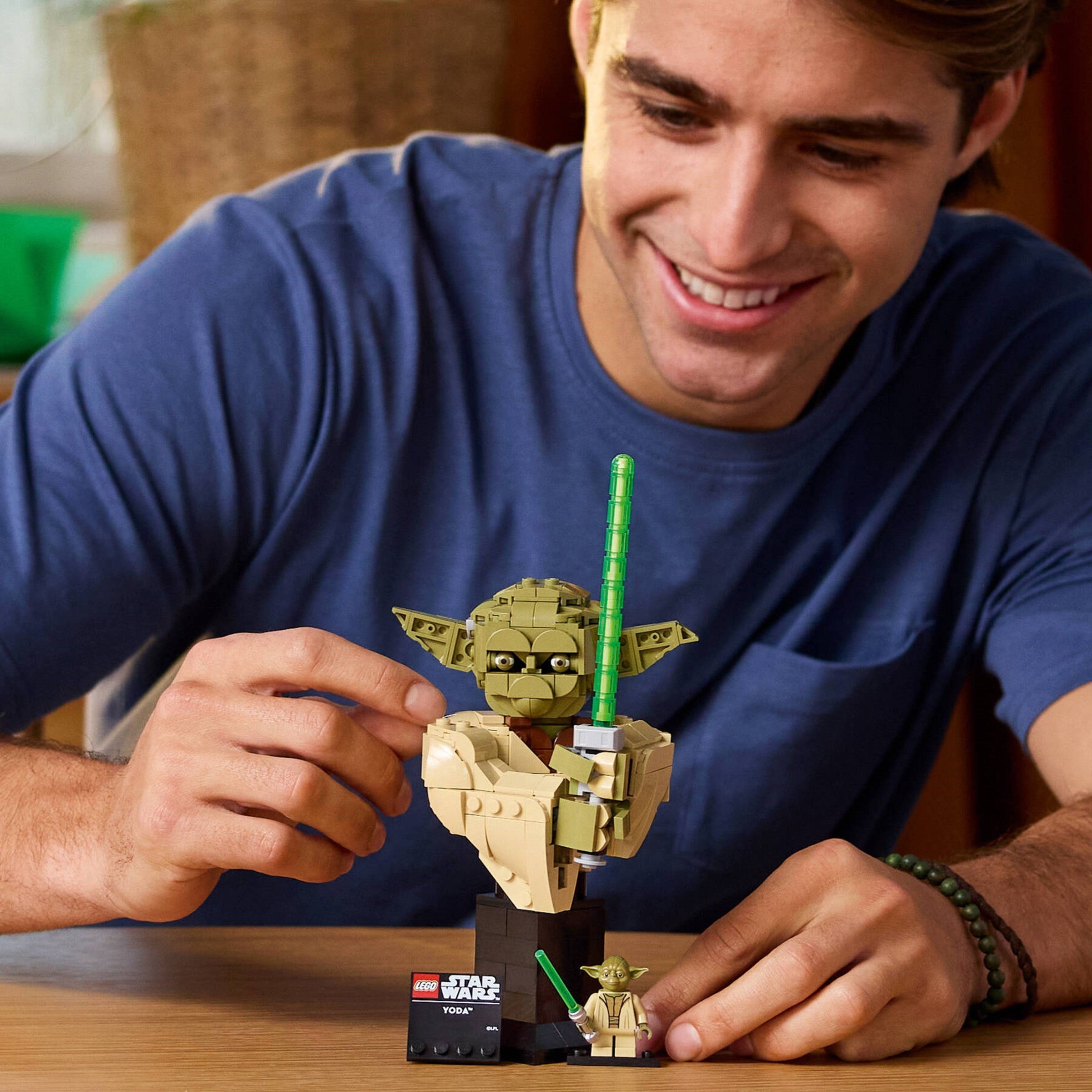 Yoda Bust 75438 | Star Wars | LEGO (image 8)