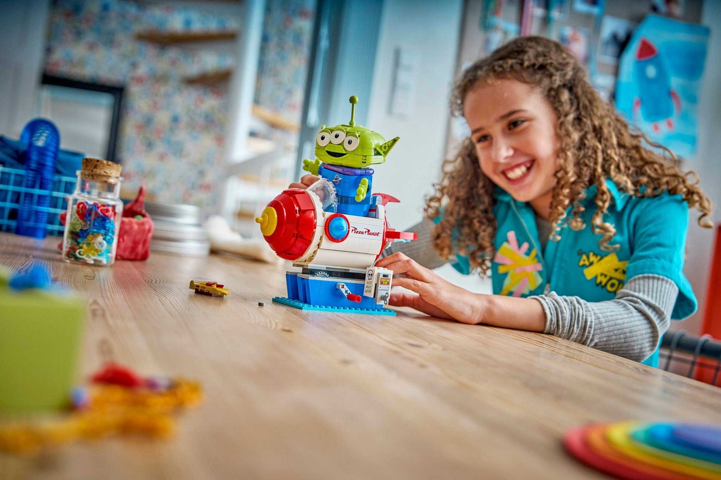 Alien with Pizza Planet Rocket Ride 43307 | Disney | LEGO (image 6)